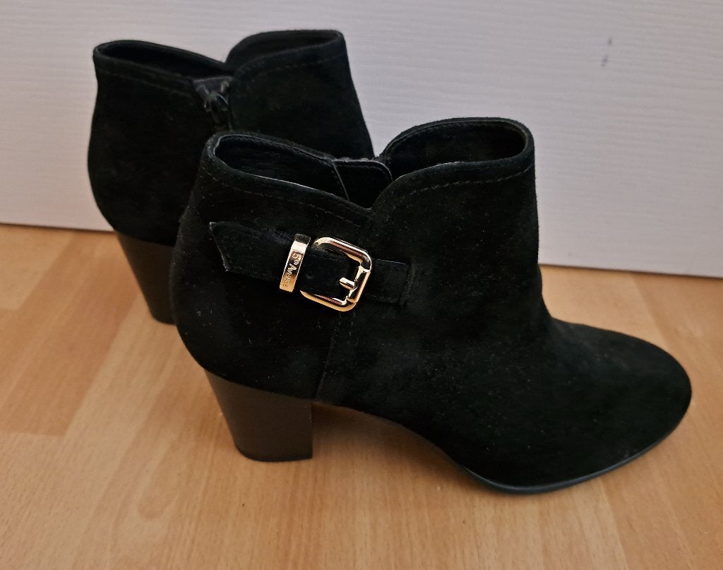 Dames enkellaarsjes zwart suède blokhak maat 39, Kleding | Dames, Zwart, Lage of Enkellaarzen, Ophalen of Verzenden, Zo goed als nieuw