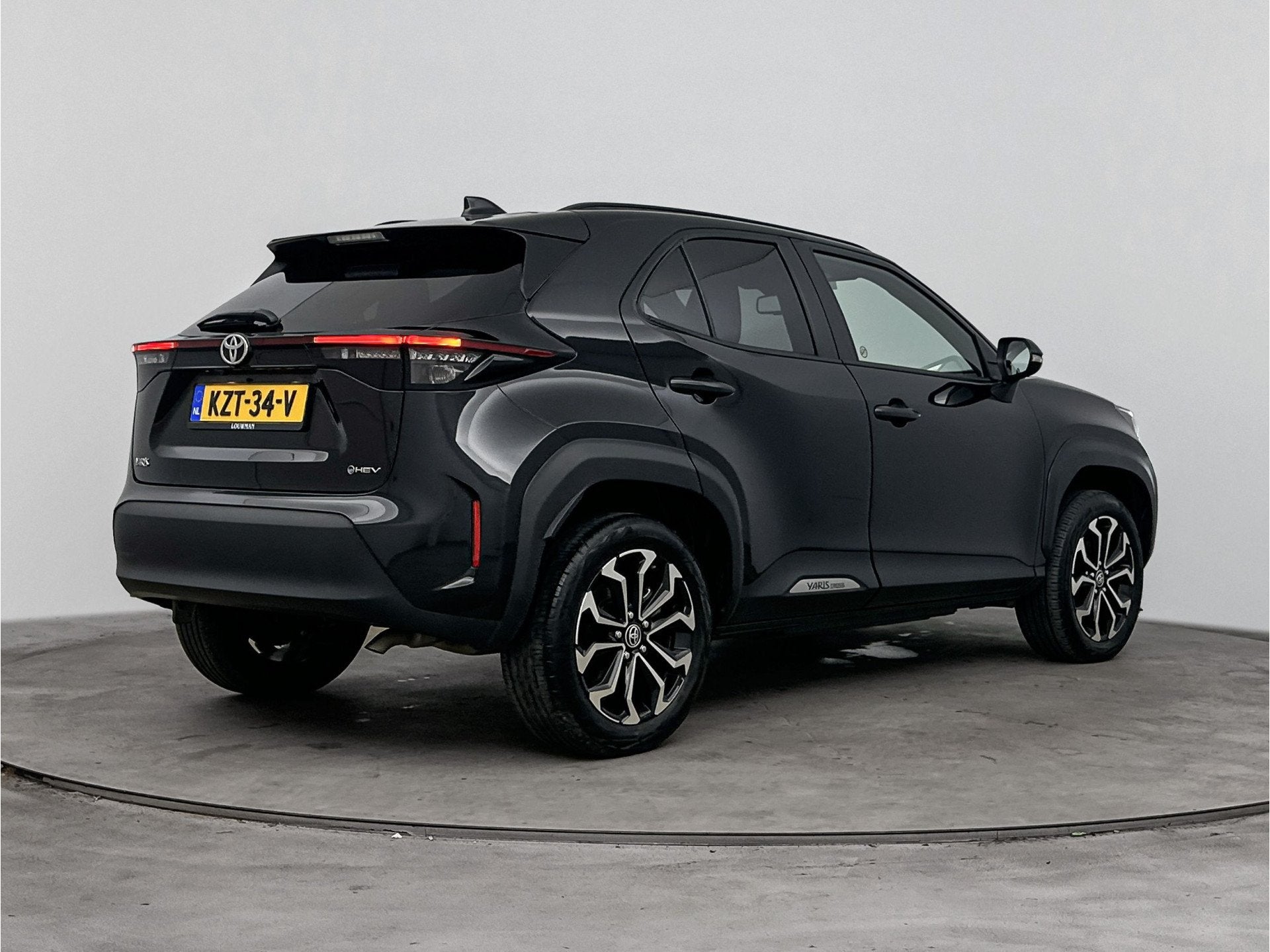 Toyota Yaris Cross 1.5 Hybrid 115 Dynamic | Voorruit-Stuur-S, 12 maanden, Stof, Gebruikt, 116 pk