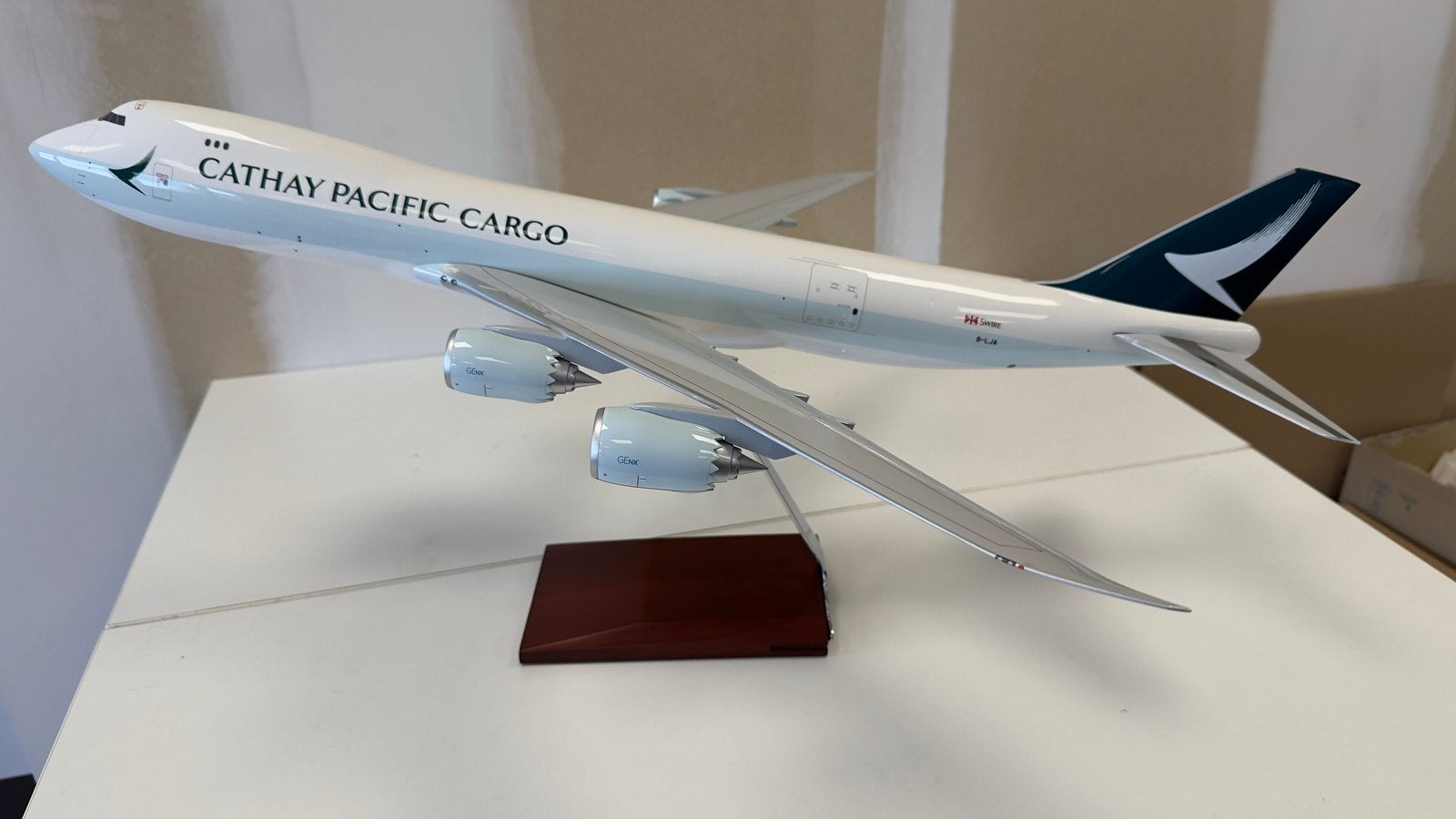 Cathay Pacific Cargo Boeing 747 Schaalmodel 1:100, Verzamelen, Ophalen of Verzenden, Nieuw, Schaalmodel