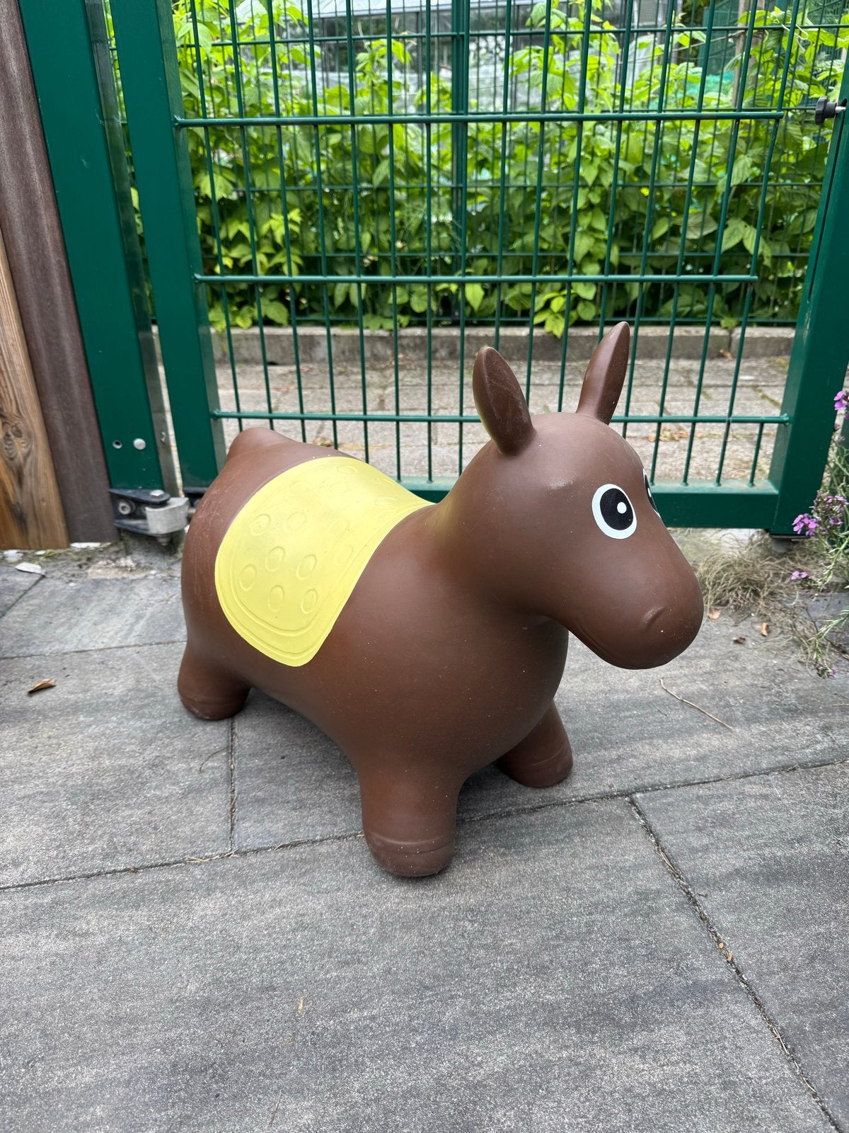 Leuke bruine skippybal in de vorm van een paard. Via Marktpl, Ophalen, Gebruikt, Jongen of Meisje