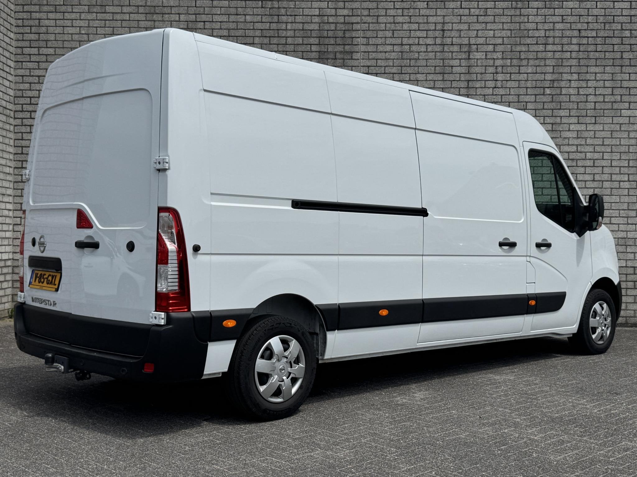 Nissan Interstar 2.3 dCi L3H2 N-Connecta | Trekhaak | Naviga, Voorwielaandrijving, Gebruikt, 4 cilinders, Met garantie (alle)