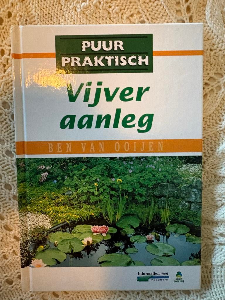 Boeken over vijveraanleg en koi karpers, Ophalen of Verzenden, Gelezen, Tuinieren en Tuinplanten