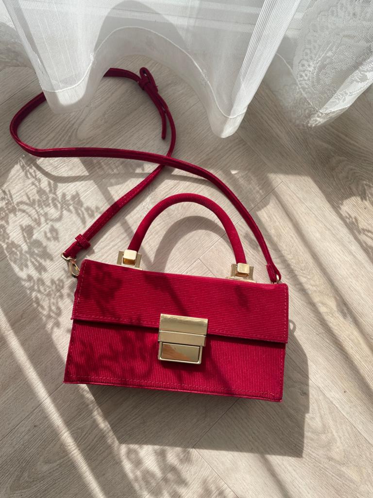 Zara rode velvet avondtas met gouden details, Ophalen of Verzenden, Zo goed als nieuw, Rood, Schoudertasje