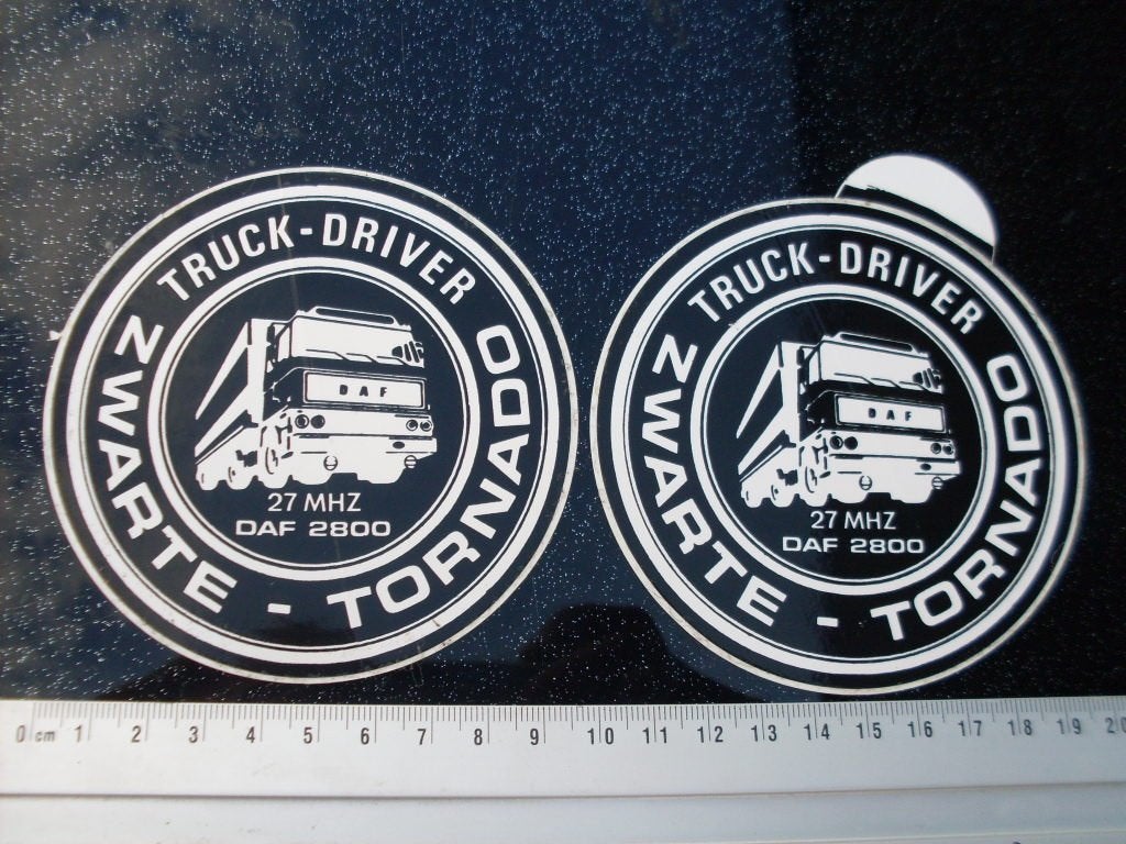 2x sticker truck-driver zwarte tornade 27mhz daf 2800 piraat, Verzamelen, Verzenden, Zo goed als nieuw, Auto of Motor