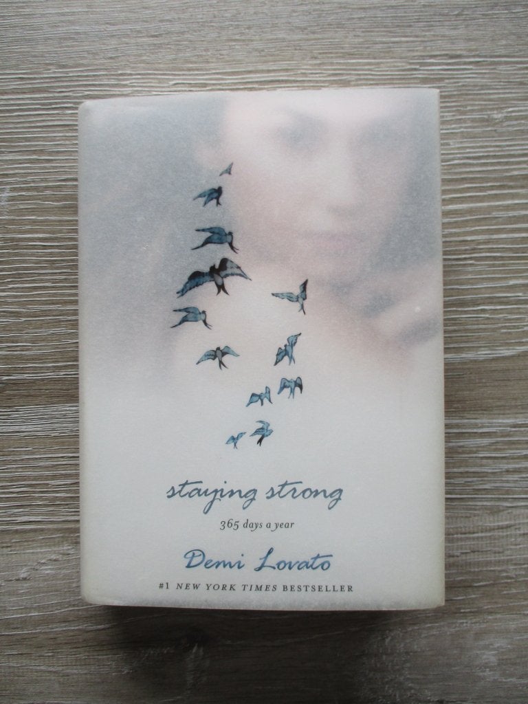 Staying strong 365 days a year - Demi Lovato, Ophalen of Verzenden, Gelezen, Artiest
