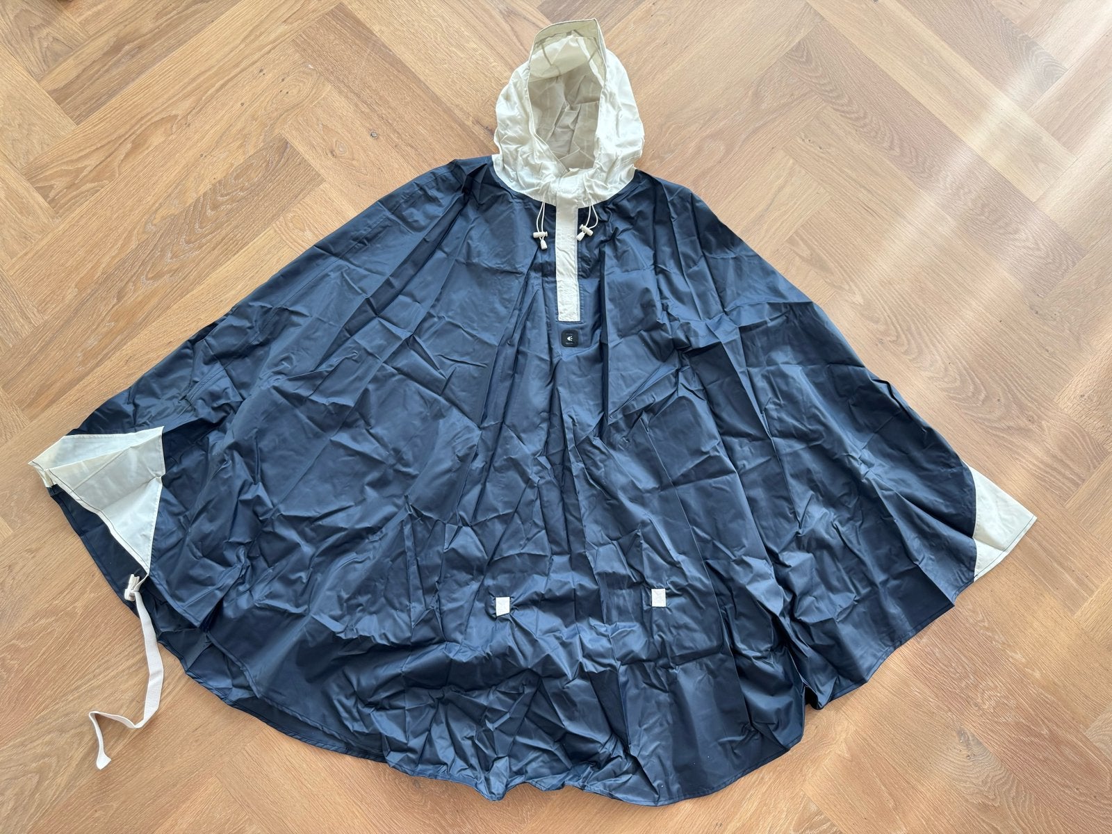 Decathlon B’TWIN ELOPS 500 Cycling Rain Poncho – Size M, Fietsen en Brommers, Fietsaccessoires | Fietskleding, Ophalen of Verzenden