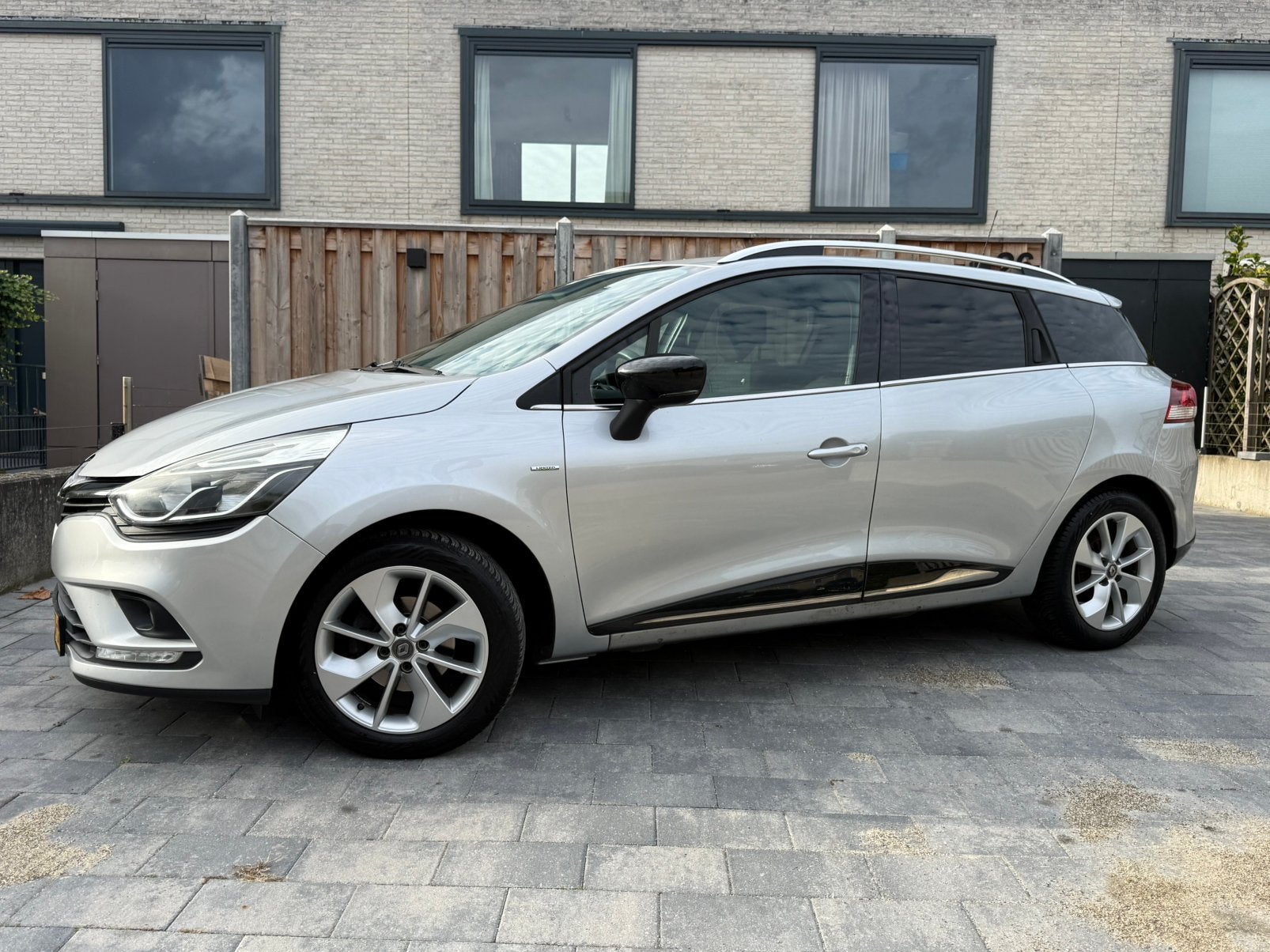 Renault Clio Estate 1.5 dCi Ecoleader Limited|cruise| dealer