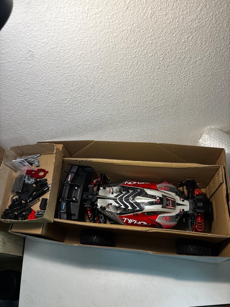 Arrma Typhon 3s roller with upgrade, Hobby en Vrije tijd, Ophalen of Verzenden, Zo goed als nieuw, Auto offroad