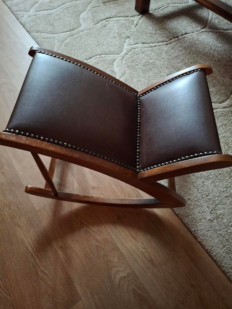 Te koop; Voetenbankje. Schommel. Leer., Minder dan 50 cm, Leer, Ophalen of Verzenden, Zo goed als nieuw