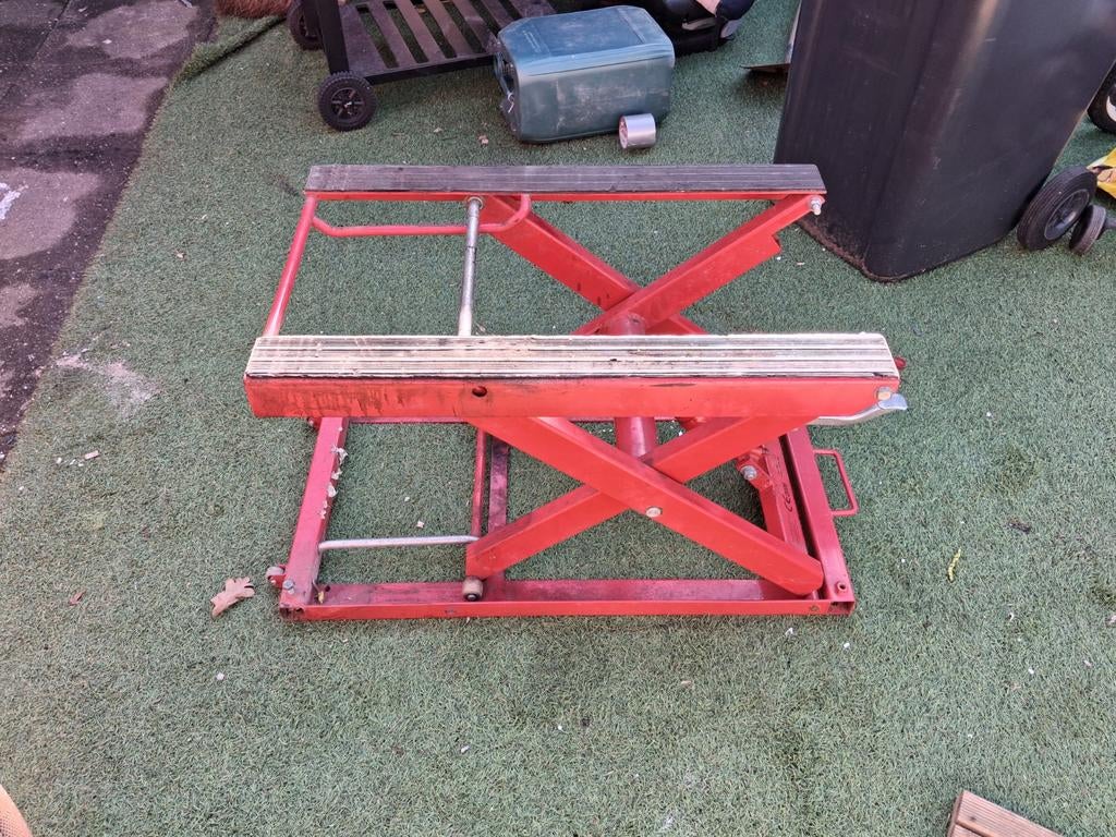 Hydraulische schaarkrik voor motorfietsen, Ophalen