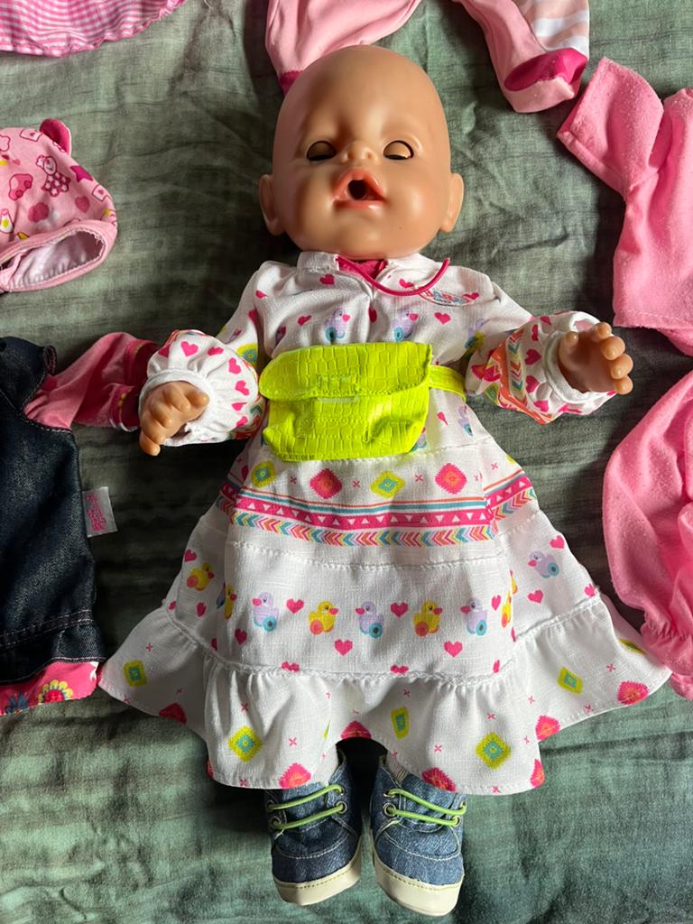 Baby Born meisje met kleding en accessoires, Ophalen of Verzenden, Gebruikt, Babypop