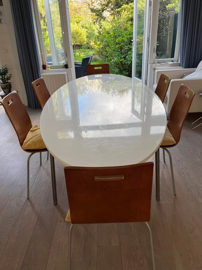 Witte solide ovalen tafel met chroom onderstel., Ophalen, Gebruikt