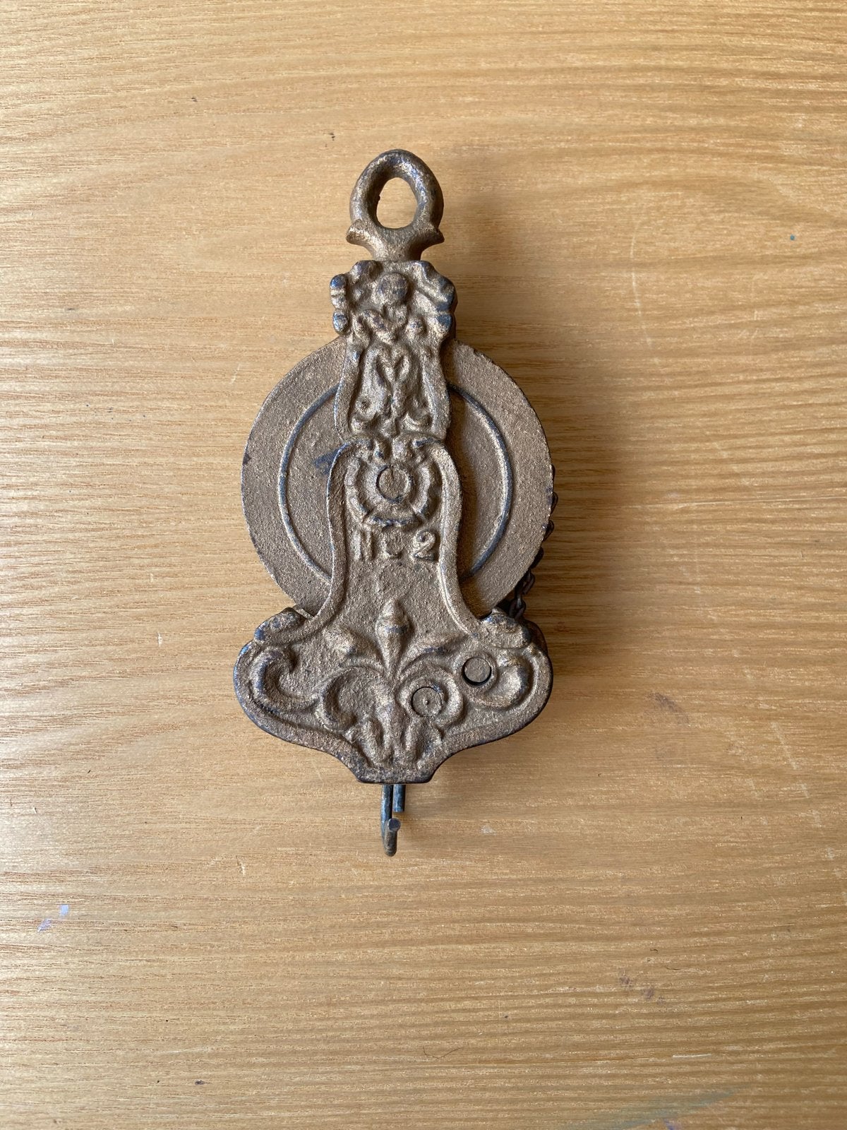Antieke gietijzeren katrol met ketting, Antiek en Kunst, Ophalen of Verzenden