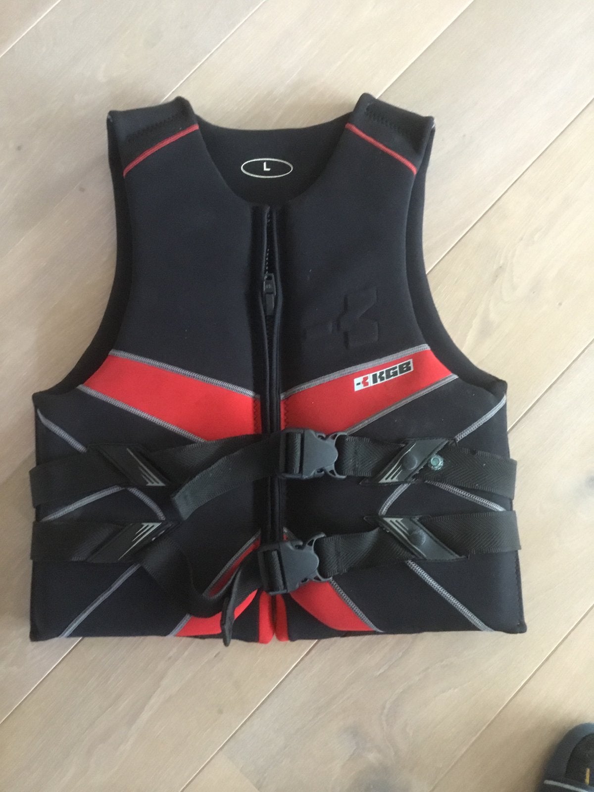 KGB Zwemvest / Reddingsvest Maat L Zwart/Rood, Watersport en Boten, Ophalen of Verzenden, Zo goed als nieuw, Dame of Heer, Reddingsvest of Zwemvest