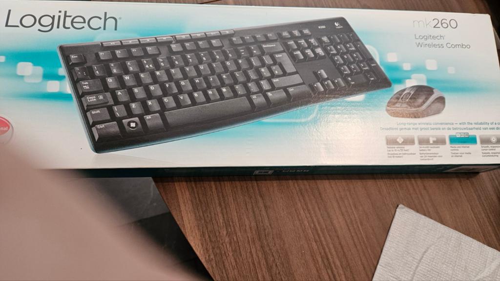 Nieuwe Toetsenbord met Muis logitech, Toetsenbord en muis-set, Nieuw, Ophalen of Verzenden, Logitech toetsenbord