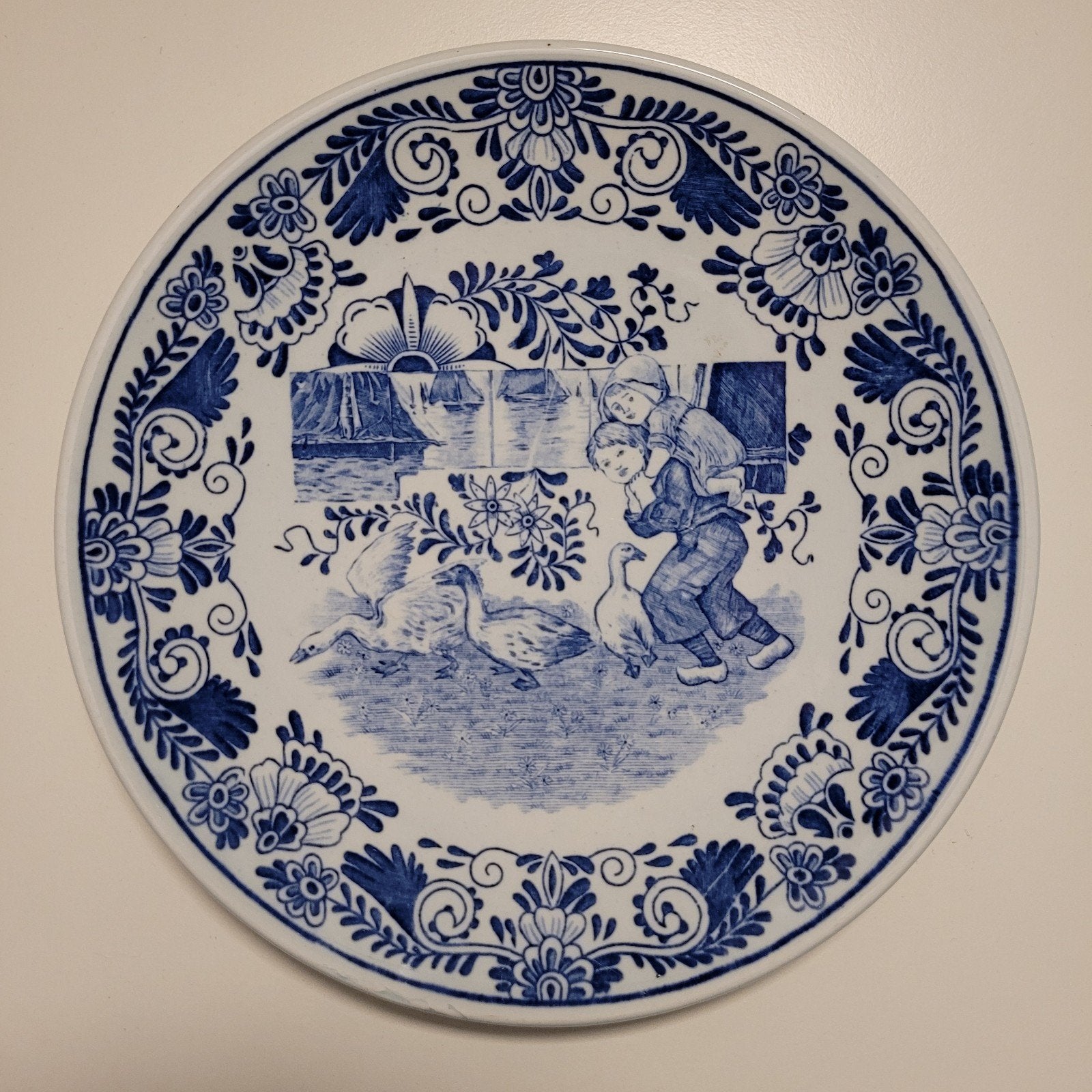 Wandbord aardewerk Fantaisie Petrus Regout & Co Maastricht, Antiek en Kunst, Antiek | Wandborden en Tegels, Ophalen of Verzenden