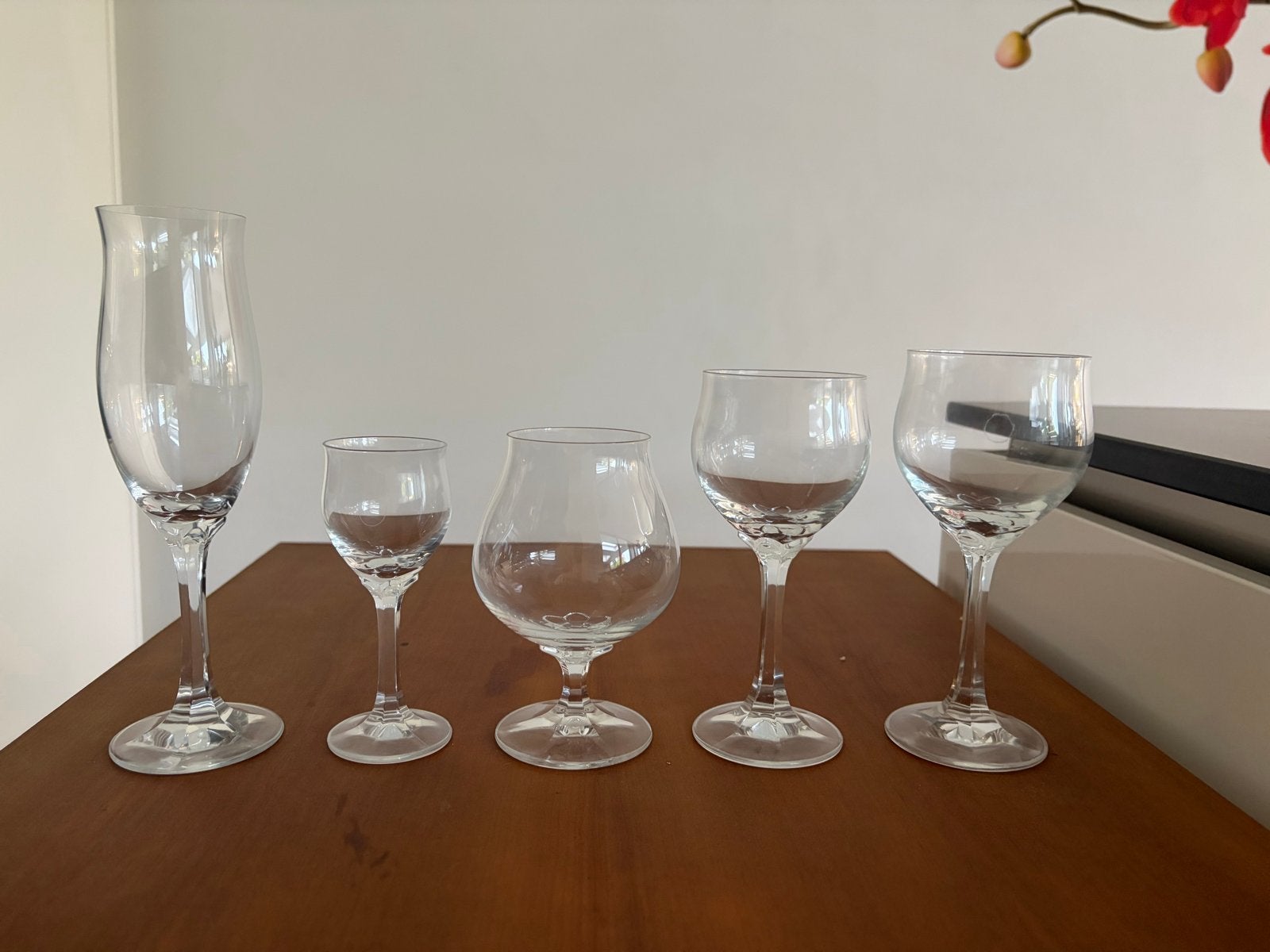 Grote set kristallen en glazen voor diverse dranken, Antiek en Kunst, Ophalen