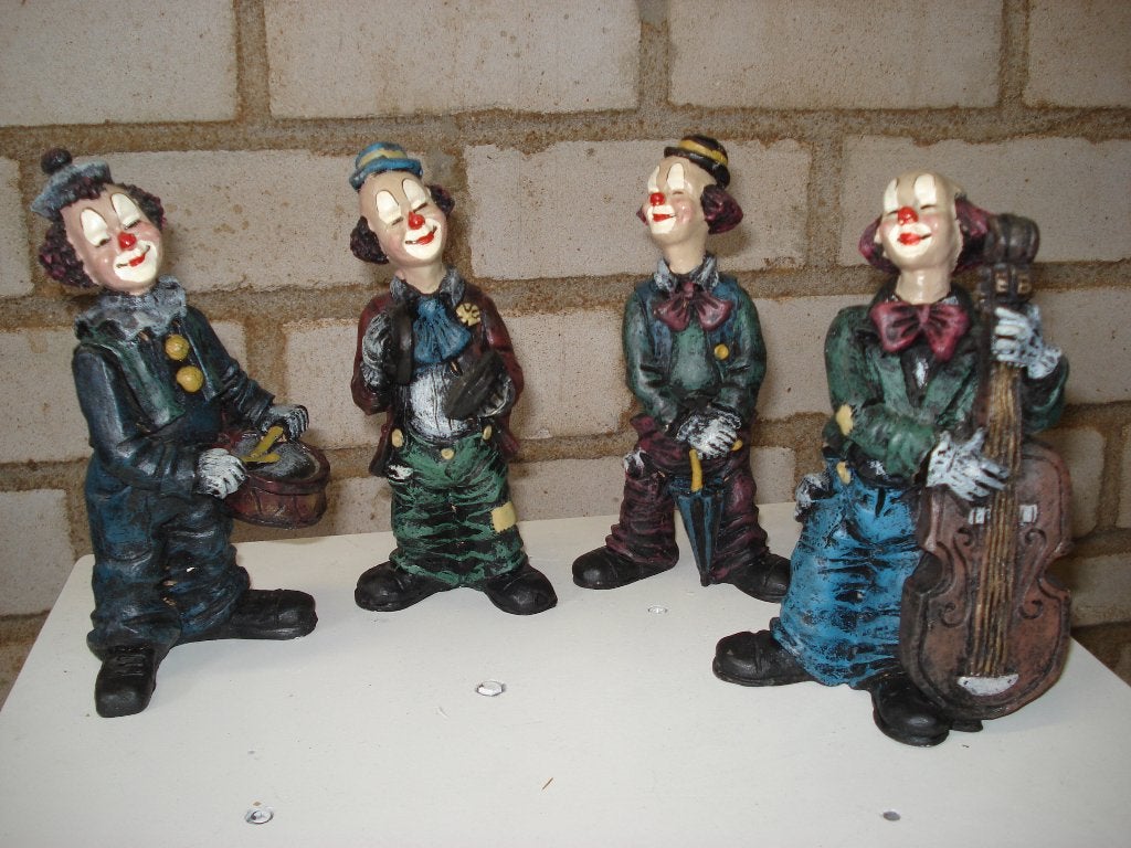 4 Delig  beelden  Clown  Orkest  / band  18 cm hoog, Ophalen of Verzenden, Zo goed als nieuw, Mens