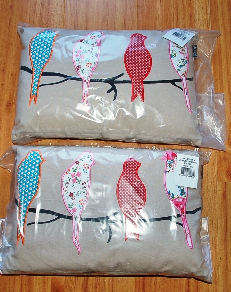Set 2 lendekussens beige vogels applicatie rood groen 30x45, Huis en Inrichting, Ophalen, Overige merken, Rugkussen, Beige