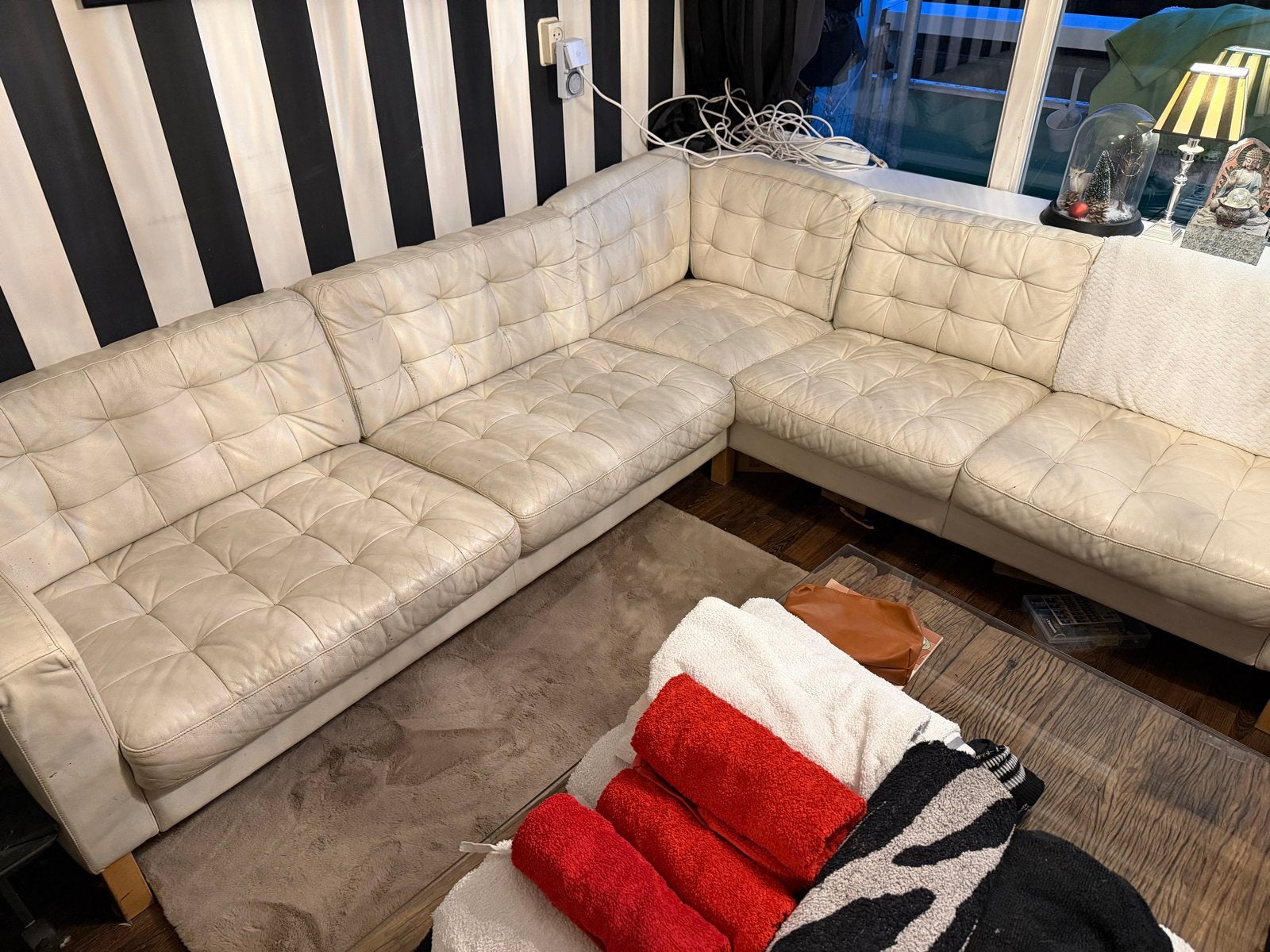 Leren hoekbank - Crème wit met kleine scheur rugleuning, Huis en Inrichting, Ophalen, 250 tot 300 cm, Gebruikt, Hoekbank