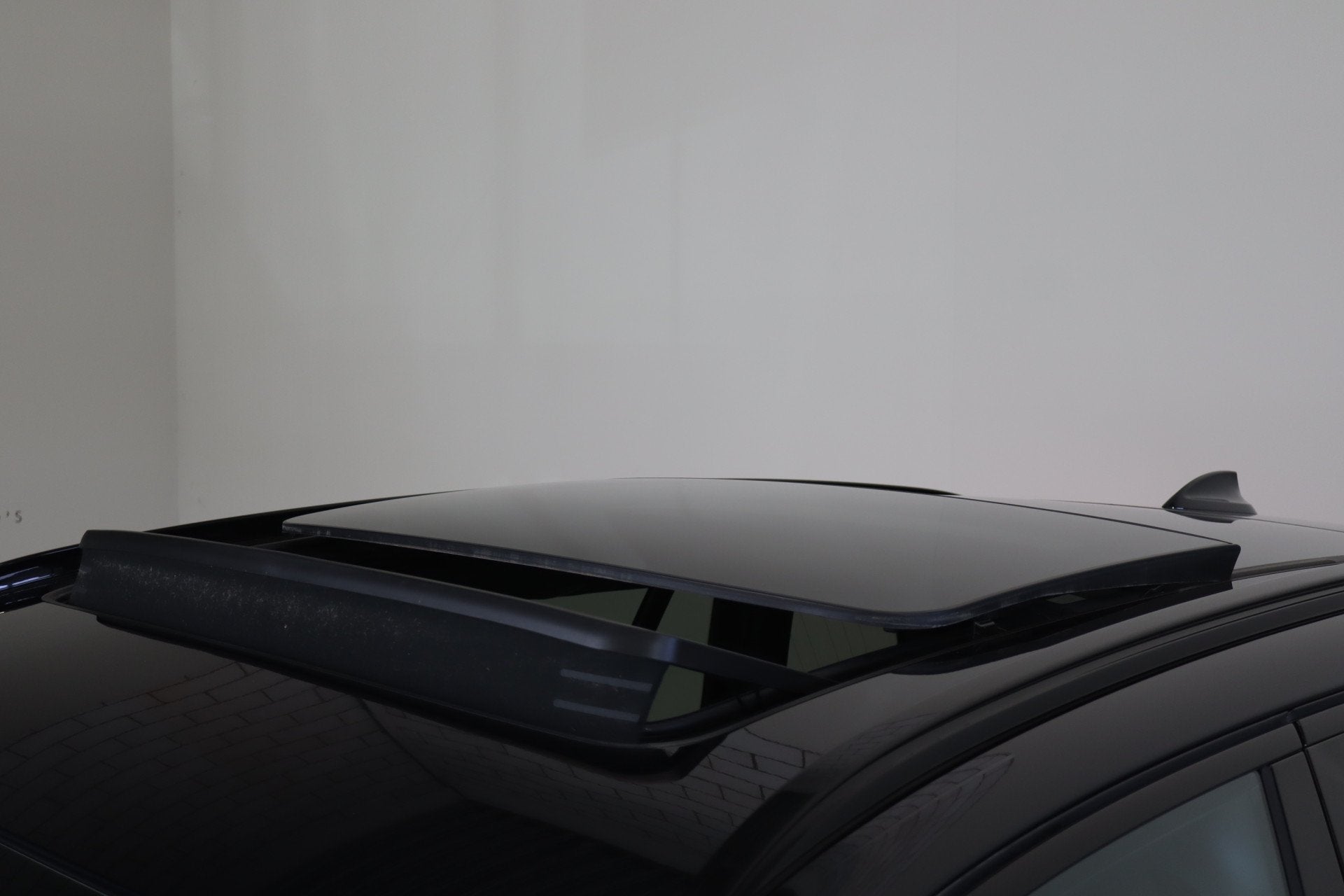 BMW iX3 High Executive 80 kWh SOH 96% NL-Auto! Pano-Dak I Le, Auto's, Achterwielaandrijving, Gebruikt, 750 kg, Zwart