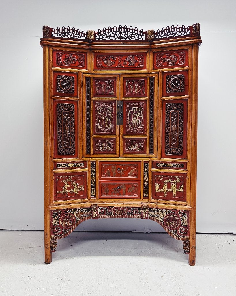 Antieke Chinese bruidskast met houtsnijwerk, Ophalen