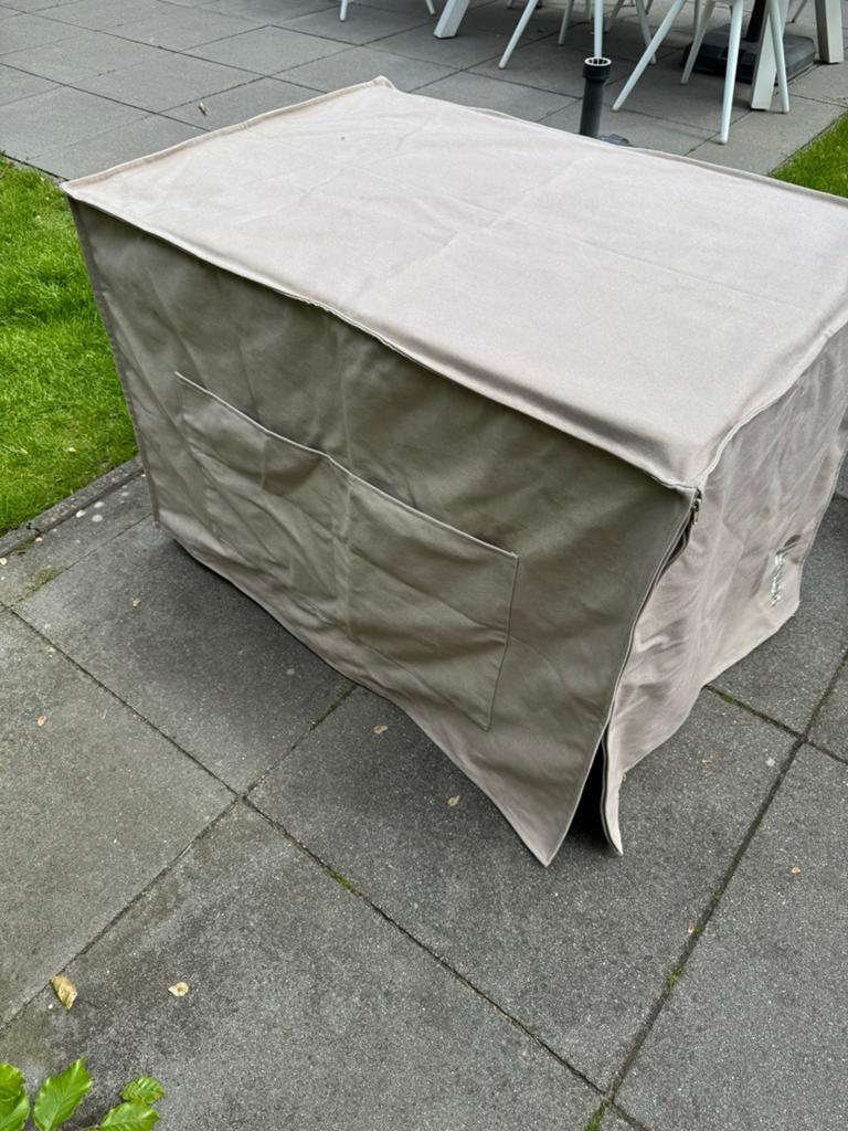 Bench met hoes, Ophalen, Zo goed als nieuw