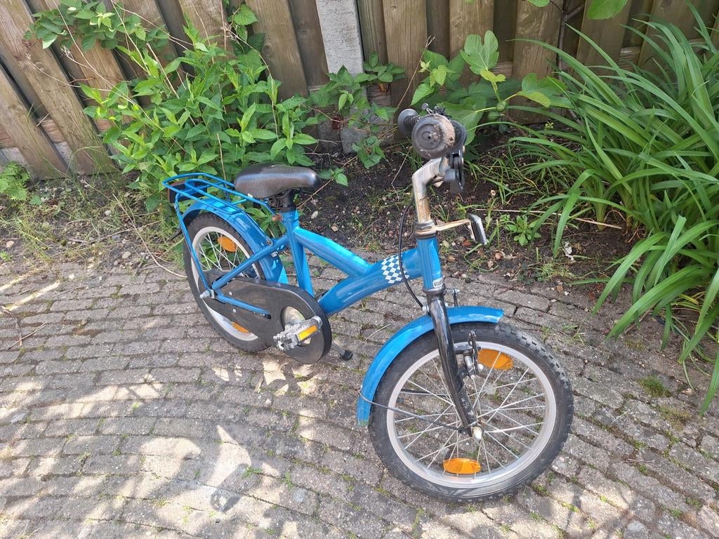 Blauwe kinderfiets 16 inch met bagagedrager, Fietsen en Brommers, Fietsen | Kinderfietsjes, Ophalen of Verzenden