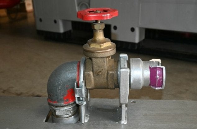 Leidingconstructie met 2" afsluiter en koppeling, Ophalen, Gebruikt