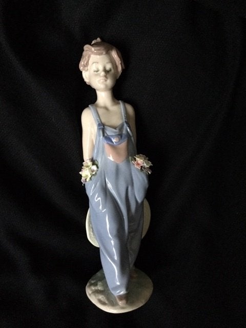 Lladro 7650 Pocket Full Of Wishes, Ophalen of Verzenden, Zo goed als nieuw, Mens