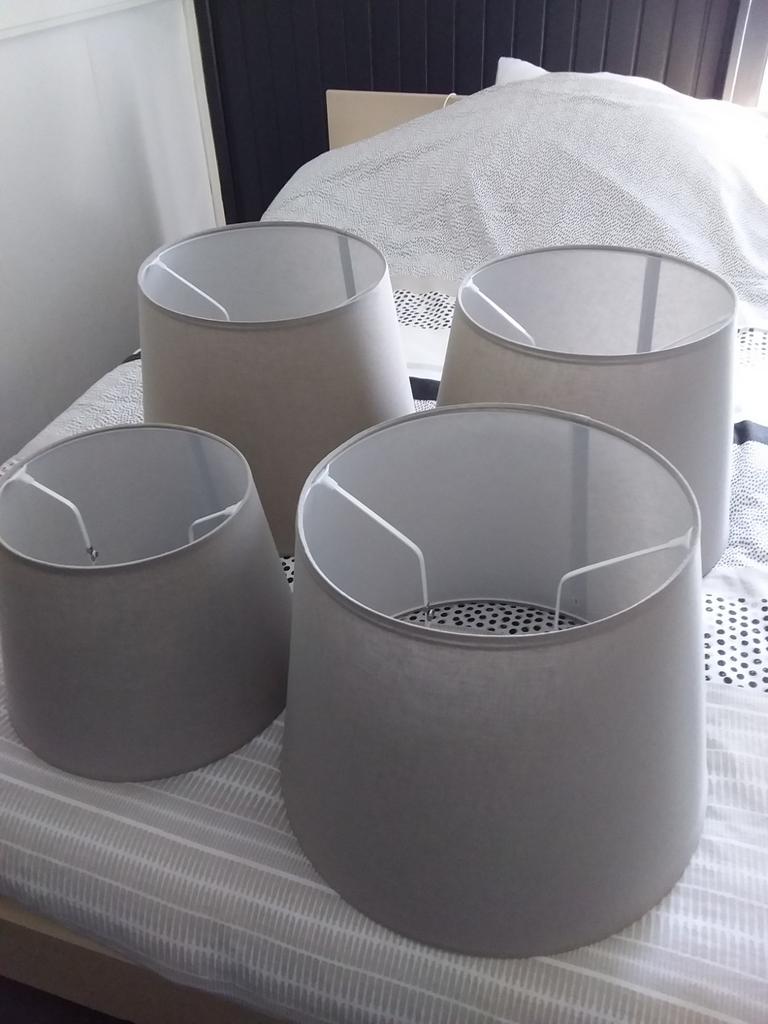 Prachtige Ikea Lampekappen grijs/taupekleur, Ophalen, 25 tot 50 cm, Rond, Zo goed als nieuw