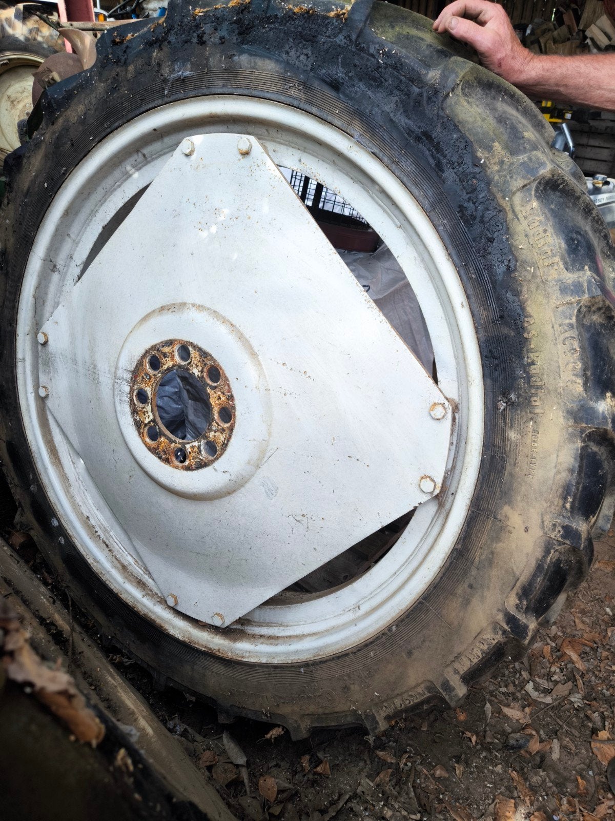 2x smalle trekker banden Ford 5000, maat 11.2R42, Ophalen