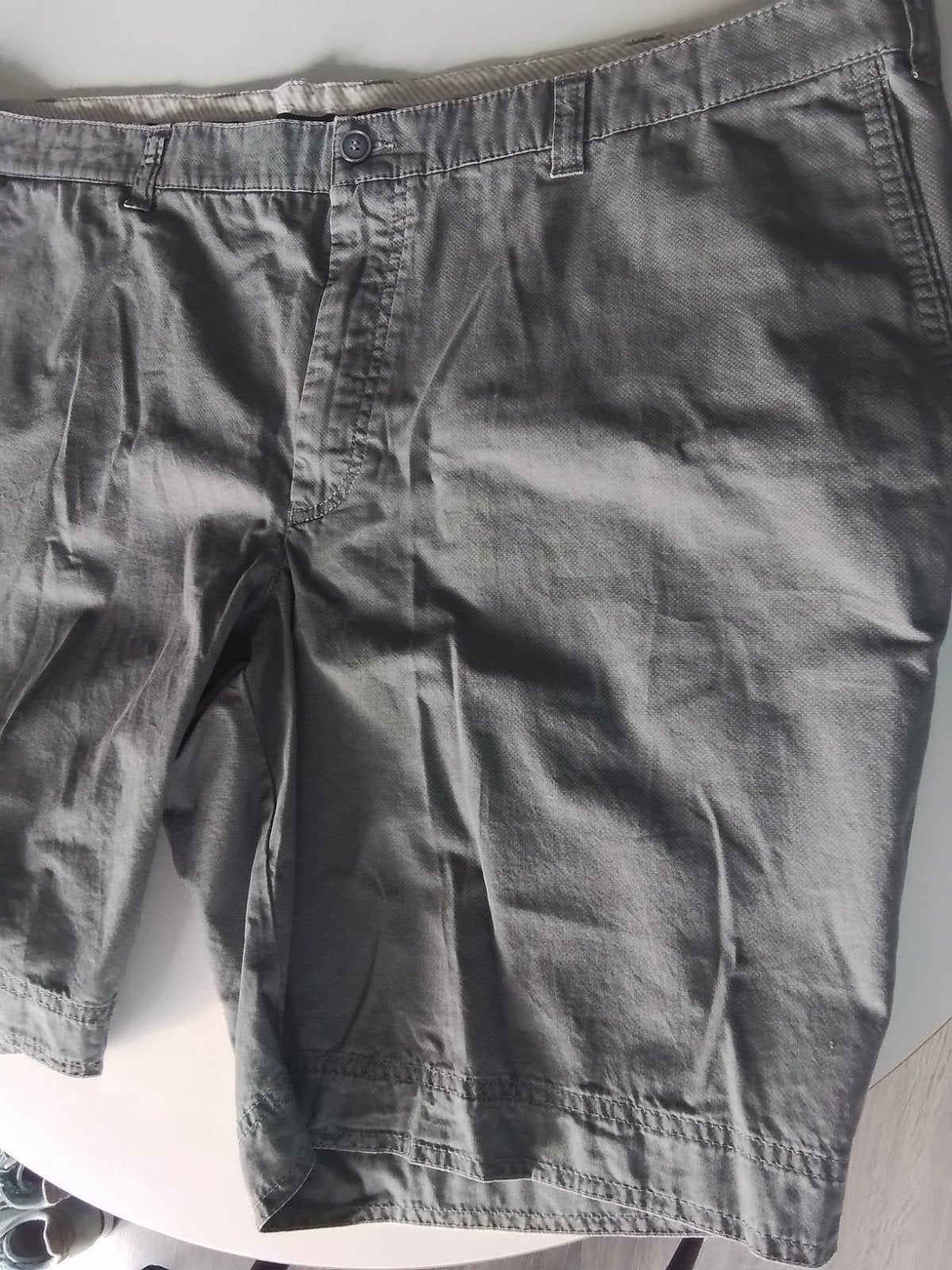 Korte broek m.e.n.s. 62 en 31, Ophalen of Verzenden, Zo goed als nieuw, Overige maten, Grijs