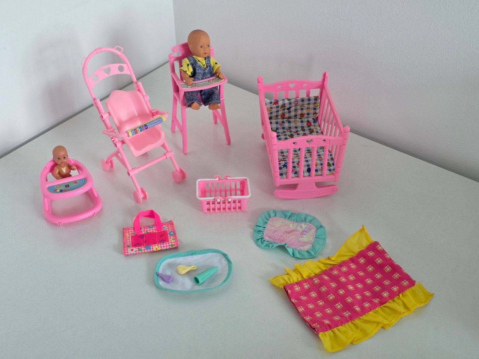 Barbie baby ledikant, buggy, accessoires, Ophalen of Verzenden, Gebruikt, Babypop
