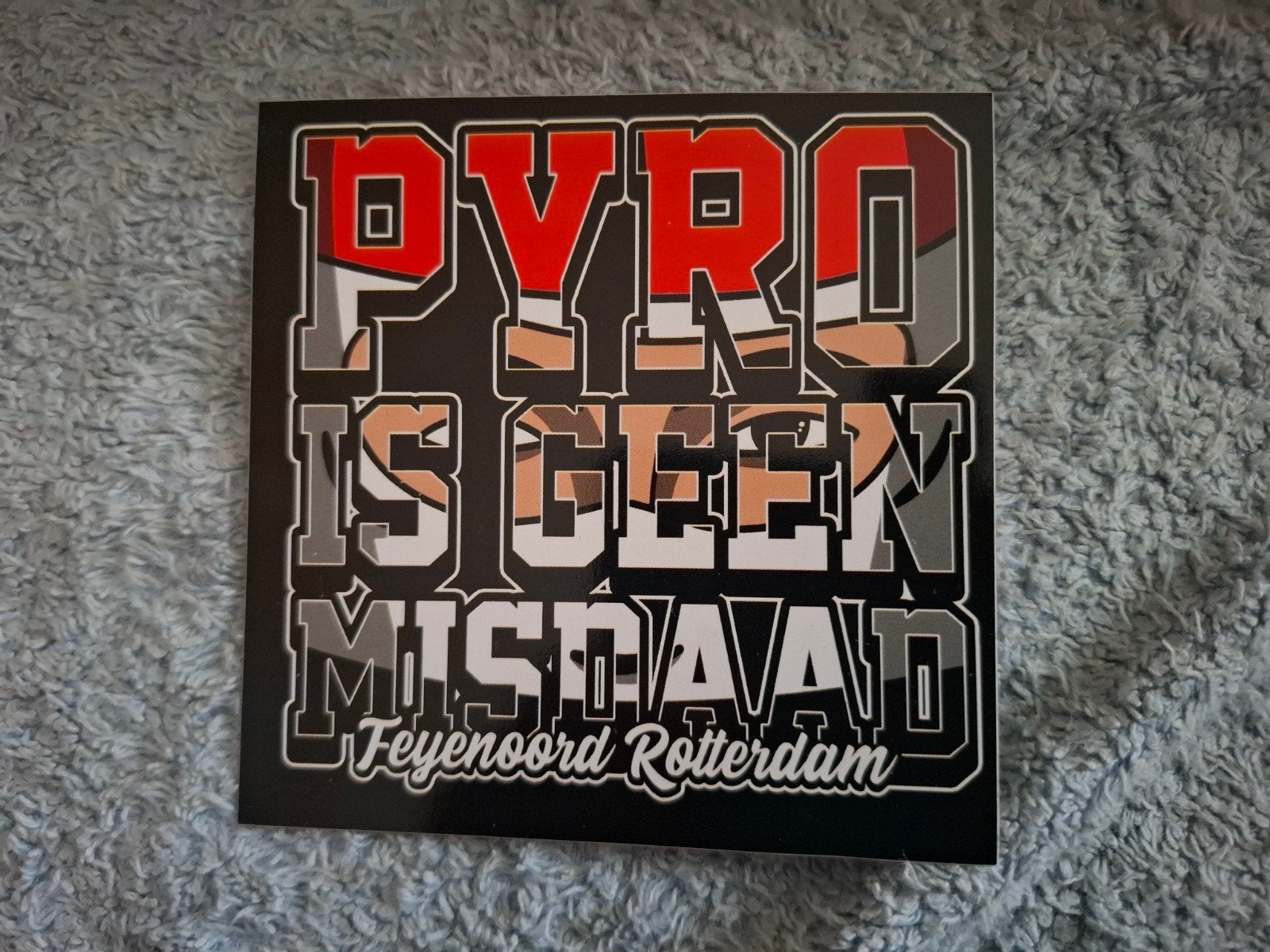 Sticker Feyenoord Pyro is geen misdaad, Verzamelen, Stickers, Ophalen of Verzenden, Nieuw, Sport