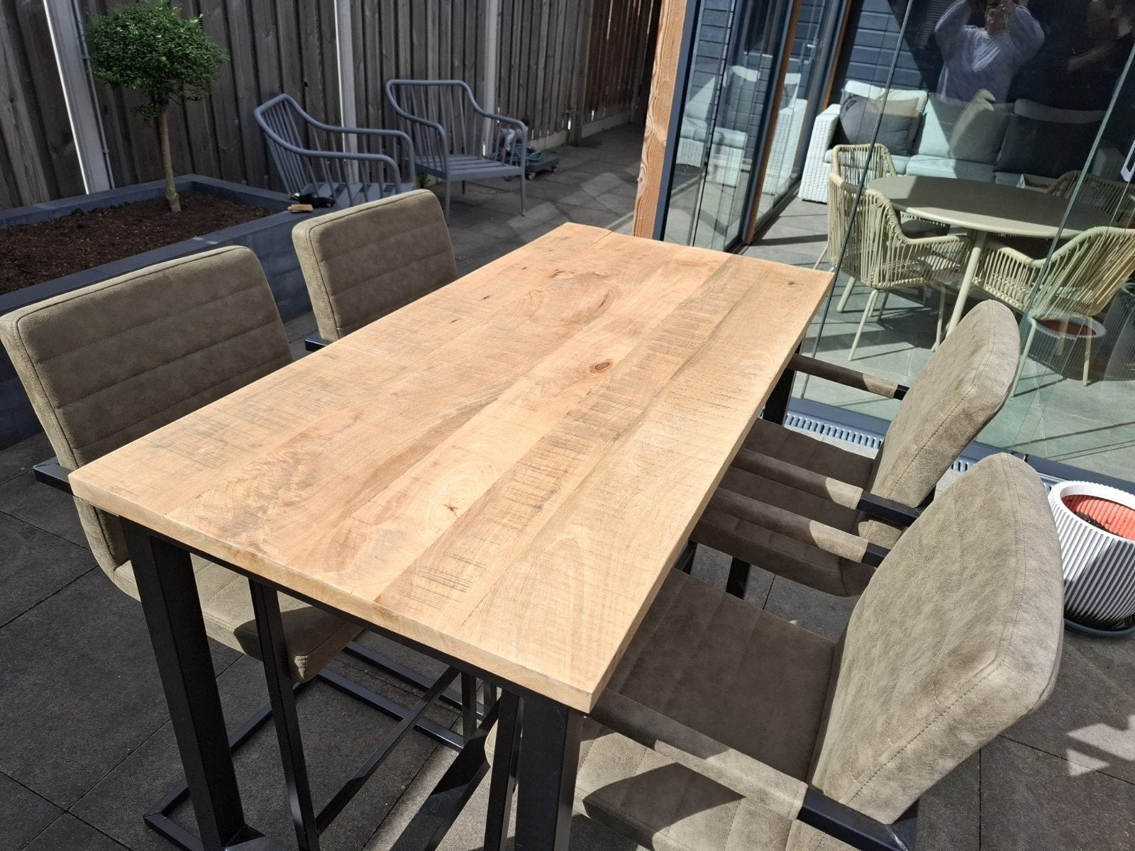 Bartafel met 4 stoelen, Ophalen, Zo goed als nieuw