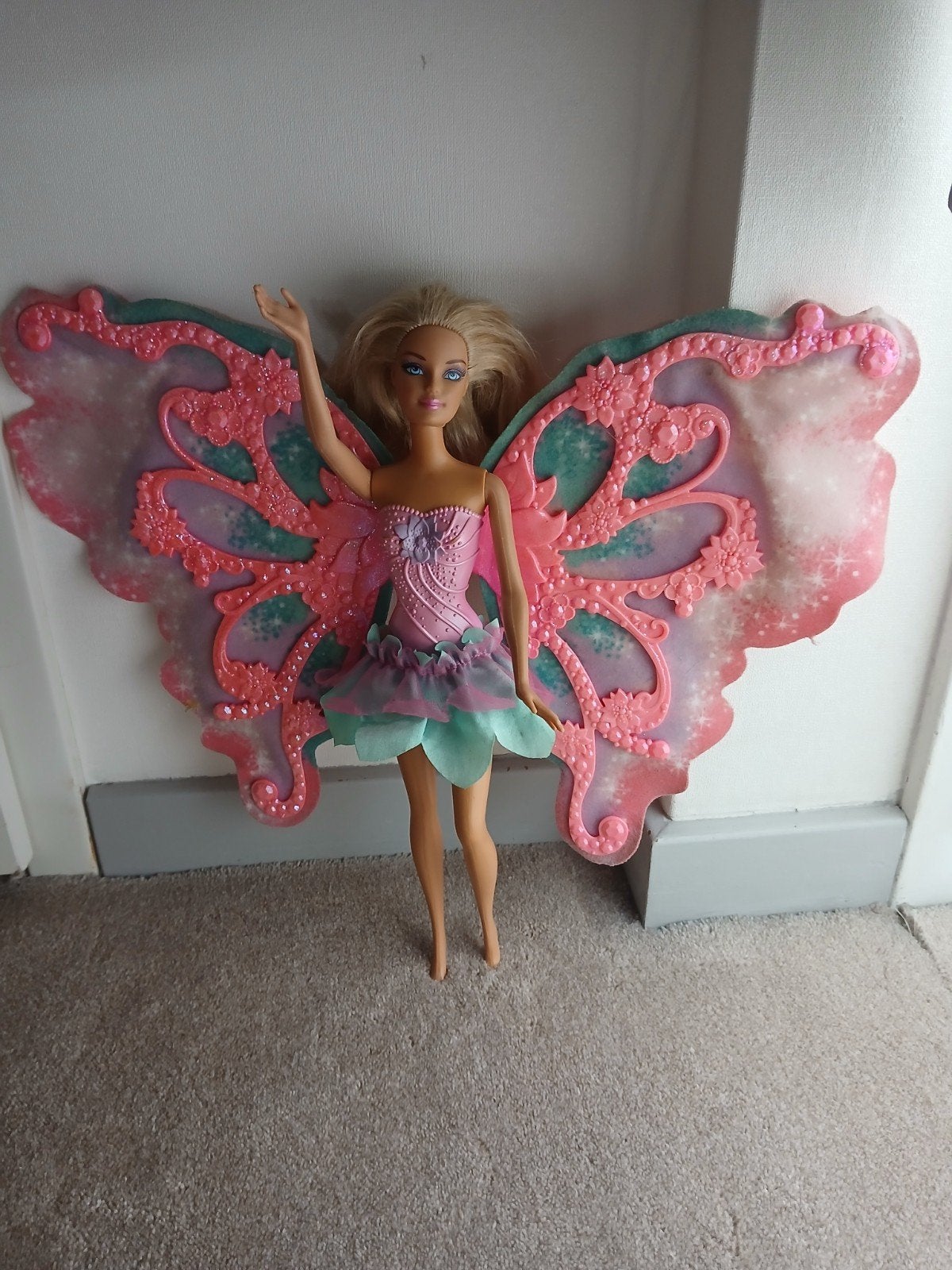 Barbie met beweegbare vleugels en accessoires, Ophalen, Gebruikt, Barbie