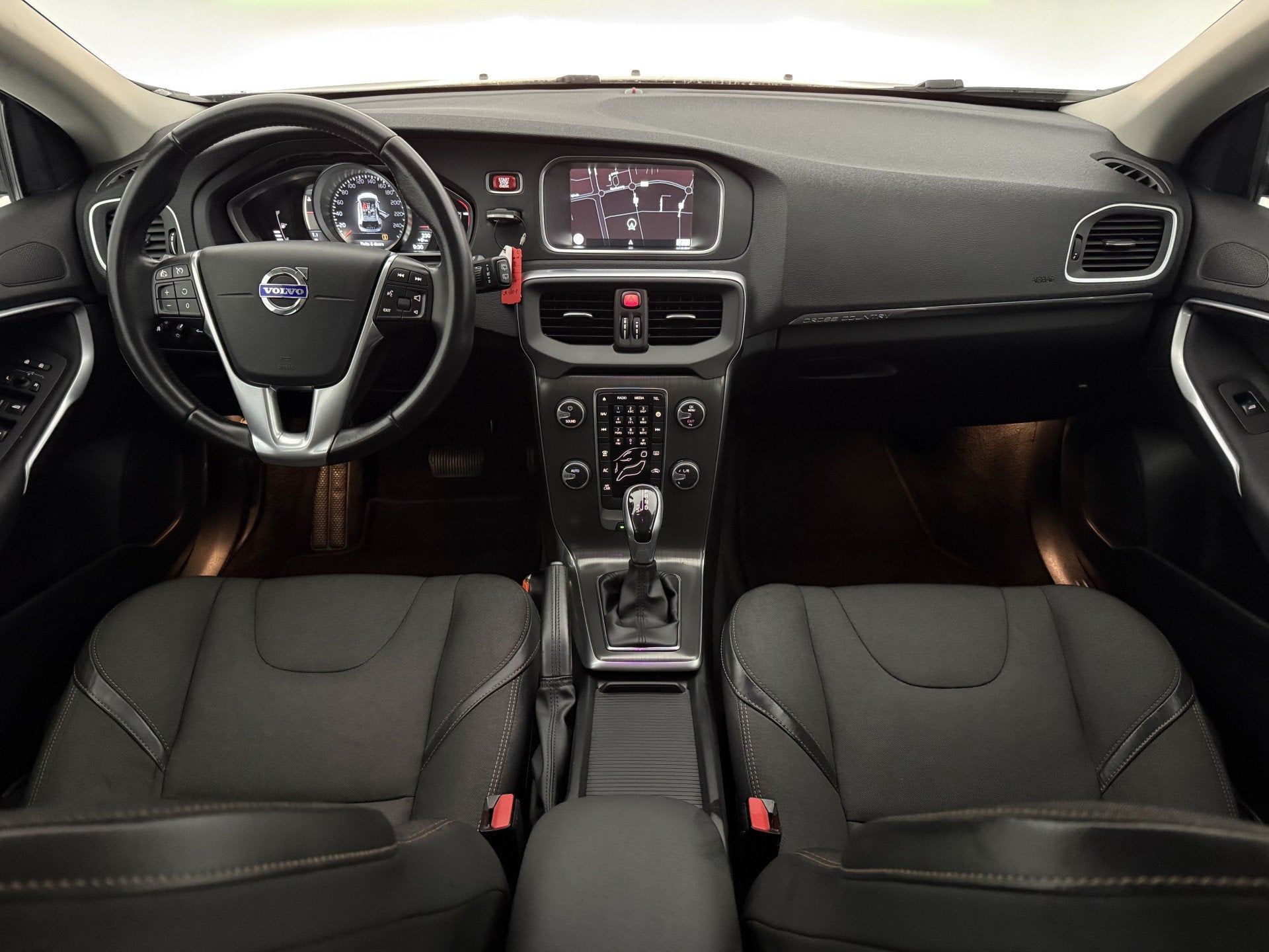 Volvo V40 1.5 T3 Momentum | Camera | Virtual | Clima | Cruis, Auto's, Volvo, Parkeersensor, Stof, Euro 6, 700 kg