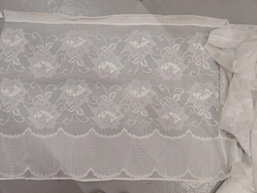 Nieuw vitrage gordijn met bloemenpatroon - 62x210 cm, Huis en Inrichting, Stoffering | Gordijnen en Lamellen, Wit, Nieuw, Ophalen of Verzenden
