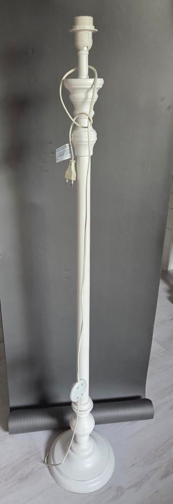 Brocante / landelijke lampenstandaard wit 136cm hoog., Ophalen, Zo goed als nieuw, 150 tot 200 cm, Brocante