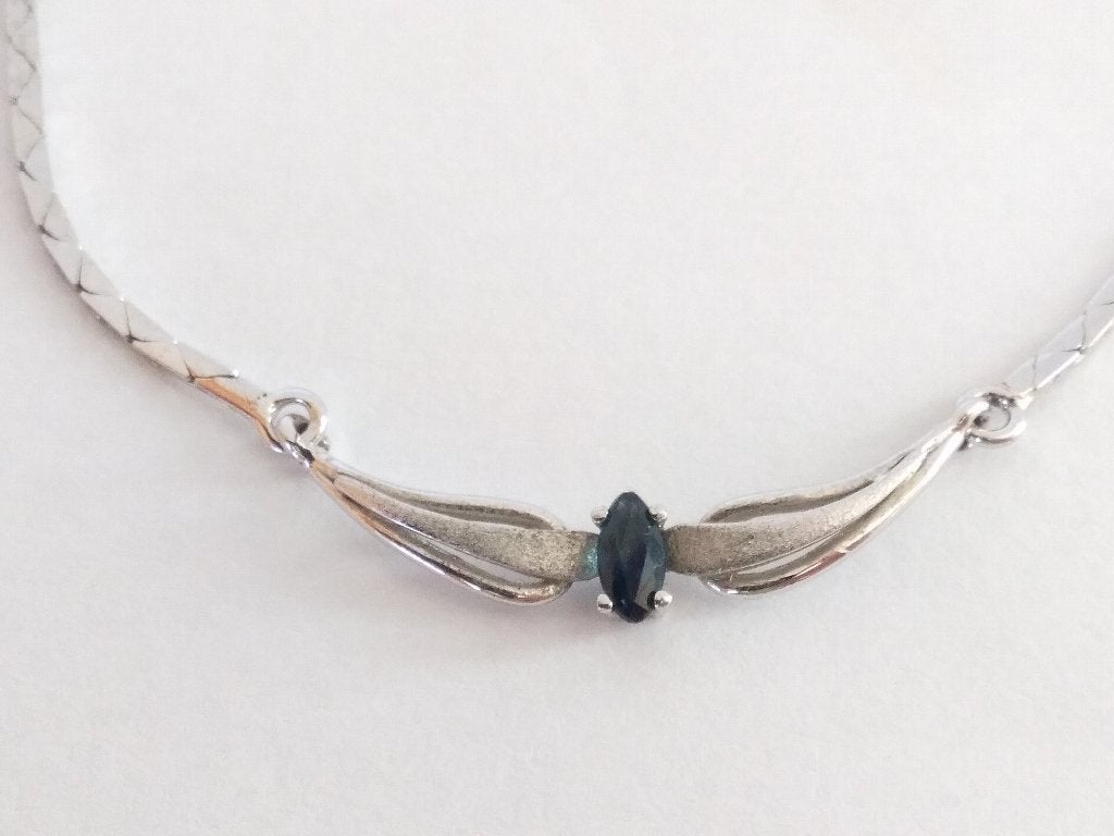 zilver COLLIER 43 cm, met hanger bezet met 1 blauwe Saffier, Nieuw, Ophalen of Verzenden, Met edelsteen, Zilver