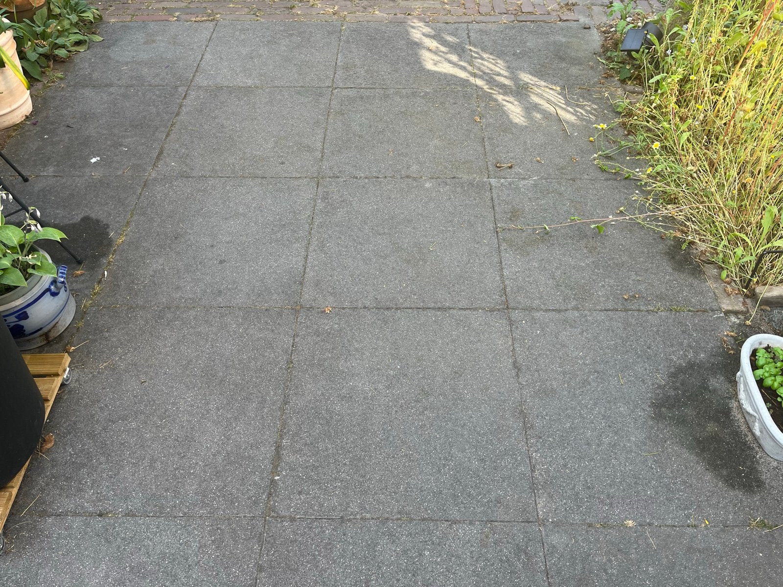 Gratis af te halen: 16 grijze tuin tegels 60x60x6 cm, Ophalen, Gebruikt, 40 tot 60 cm, 5 tot 10 m²