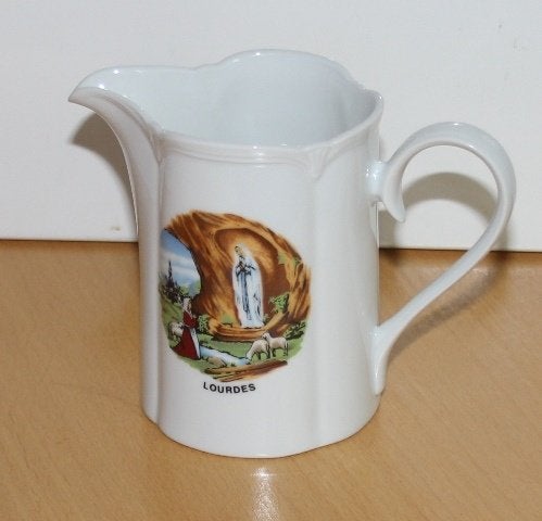 Porseleinen kannetje Lourdes - 98665, Ophalen of Verzenden, Zo goed als nieuw, Overige typen, Christendom | Katholiek