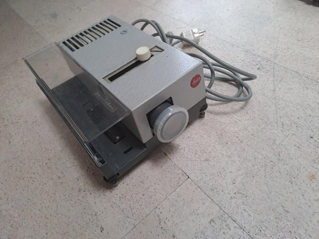 Leitz Pradolux 24 Diaprojector - Vintage Made in Germany, Audio, Tv en Foto, Diaprojectors, Ophalen of Verzenden, Gebruikt