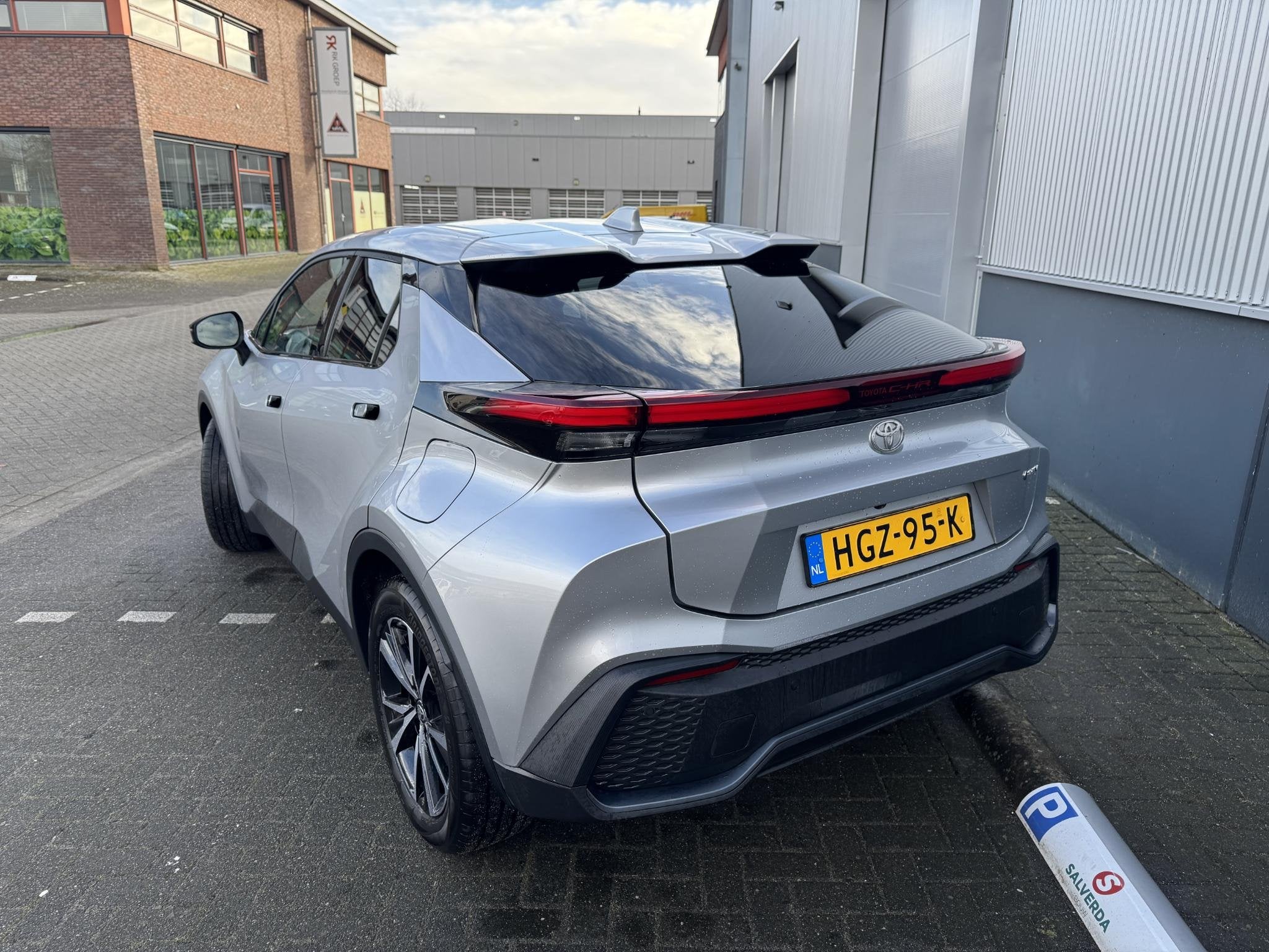 Toyota C-HR 2.0 Plug-in Hybrid 220 Dynamic | Org NL | 1e Eig, Auto's, Dealer onderhouden, 4 cilinders, Bedrijf, Grijs