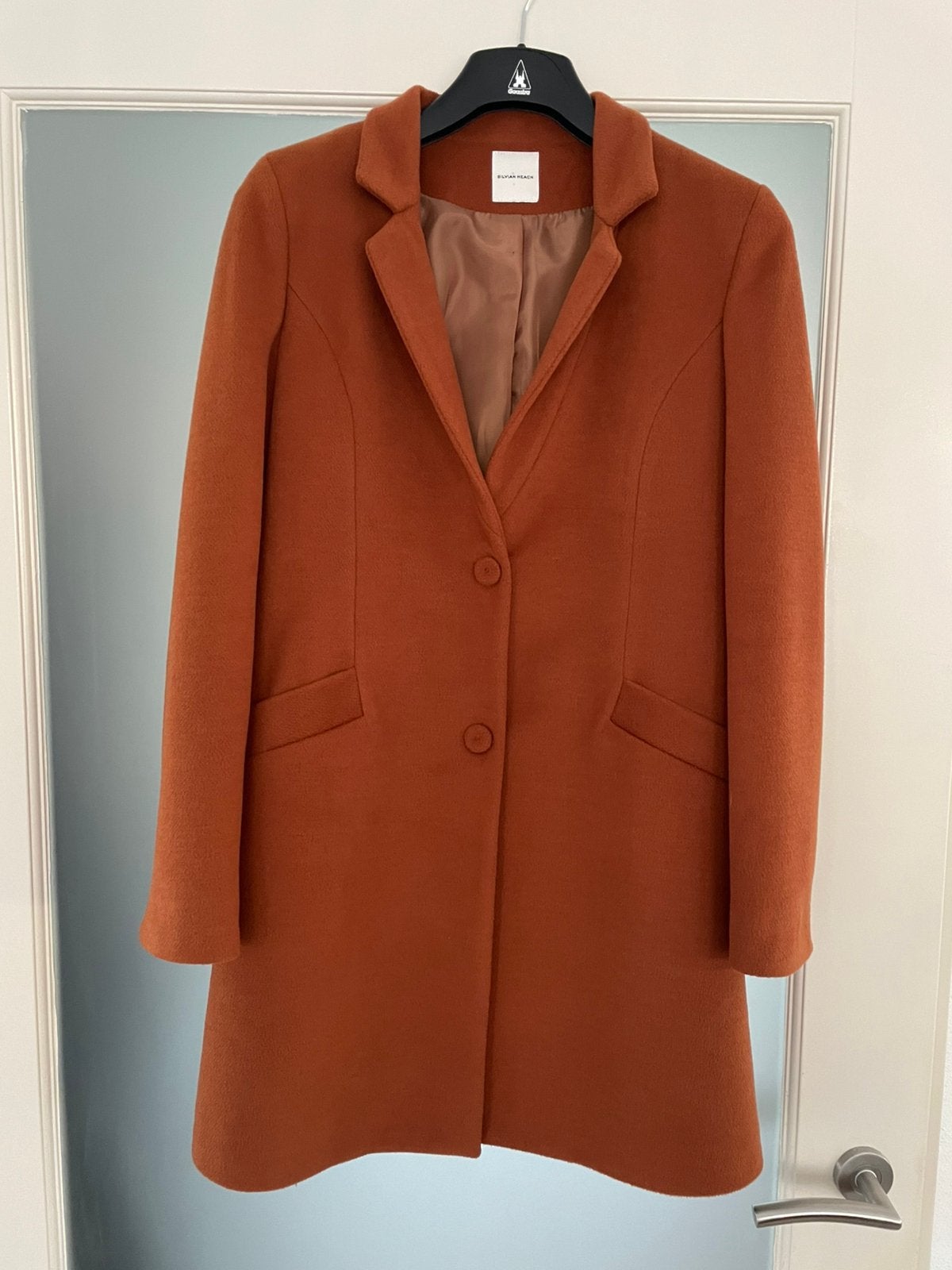Silvian Heach, prachtige bruine trenchcoat, maat 34, NIEUW, Ophalen of Verzenden, Nieuw, Maat 34 (XS) of kleiner, Bruin
