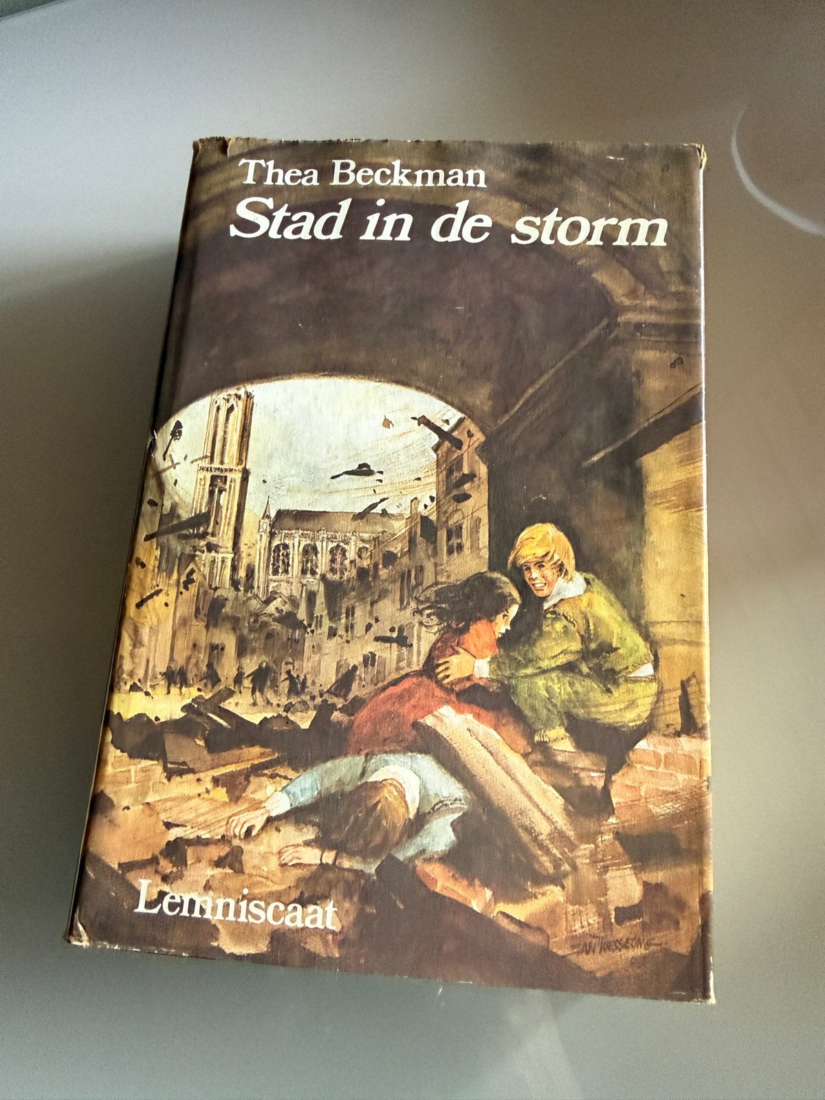 Thea Beckman - Stad in de storm (Tweede druk 1979), Boeken, Ophalen of Verzenden, 20e eeuw of later, Gelezen