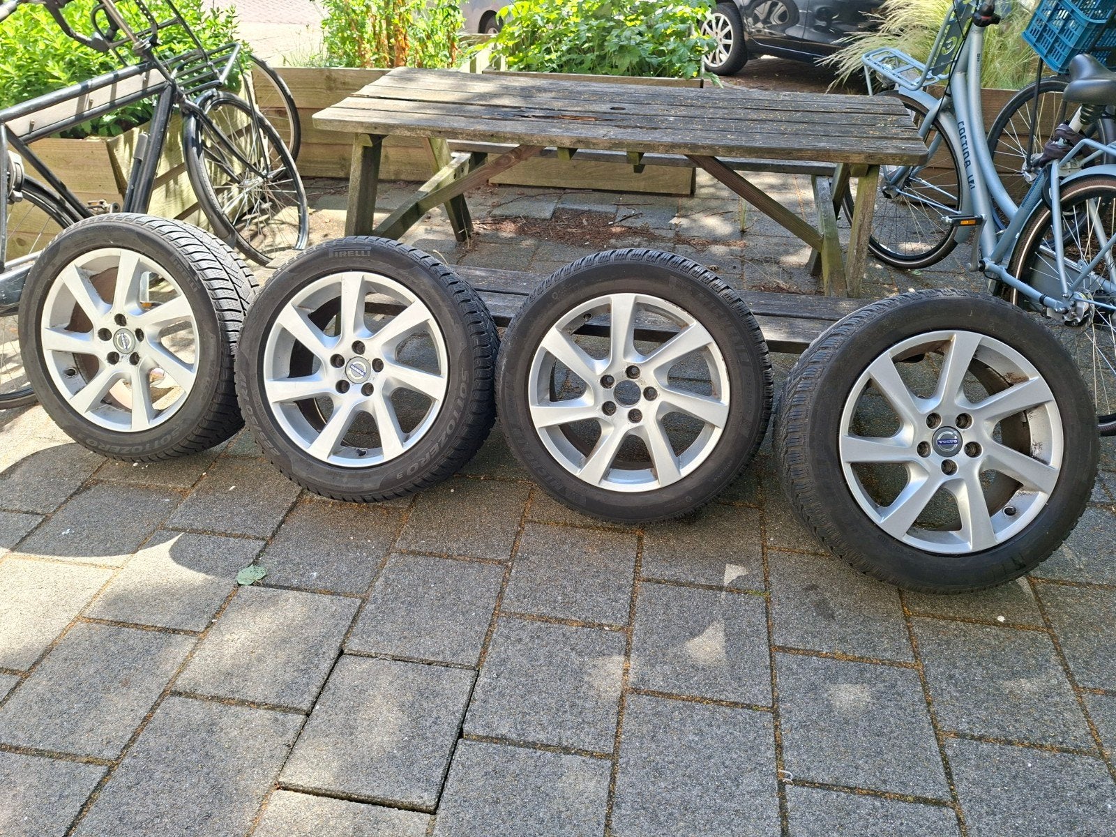 Originele Volvo V70 (2012) velgen met winterbanden, Auto-onderdelen, Banden en Velgen, Ophalen, Gebruikt, Banden en Velgen, 17 inch