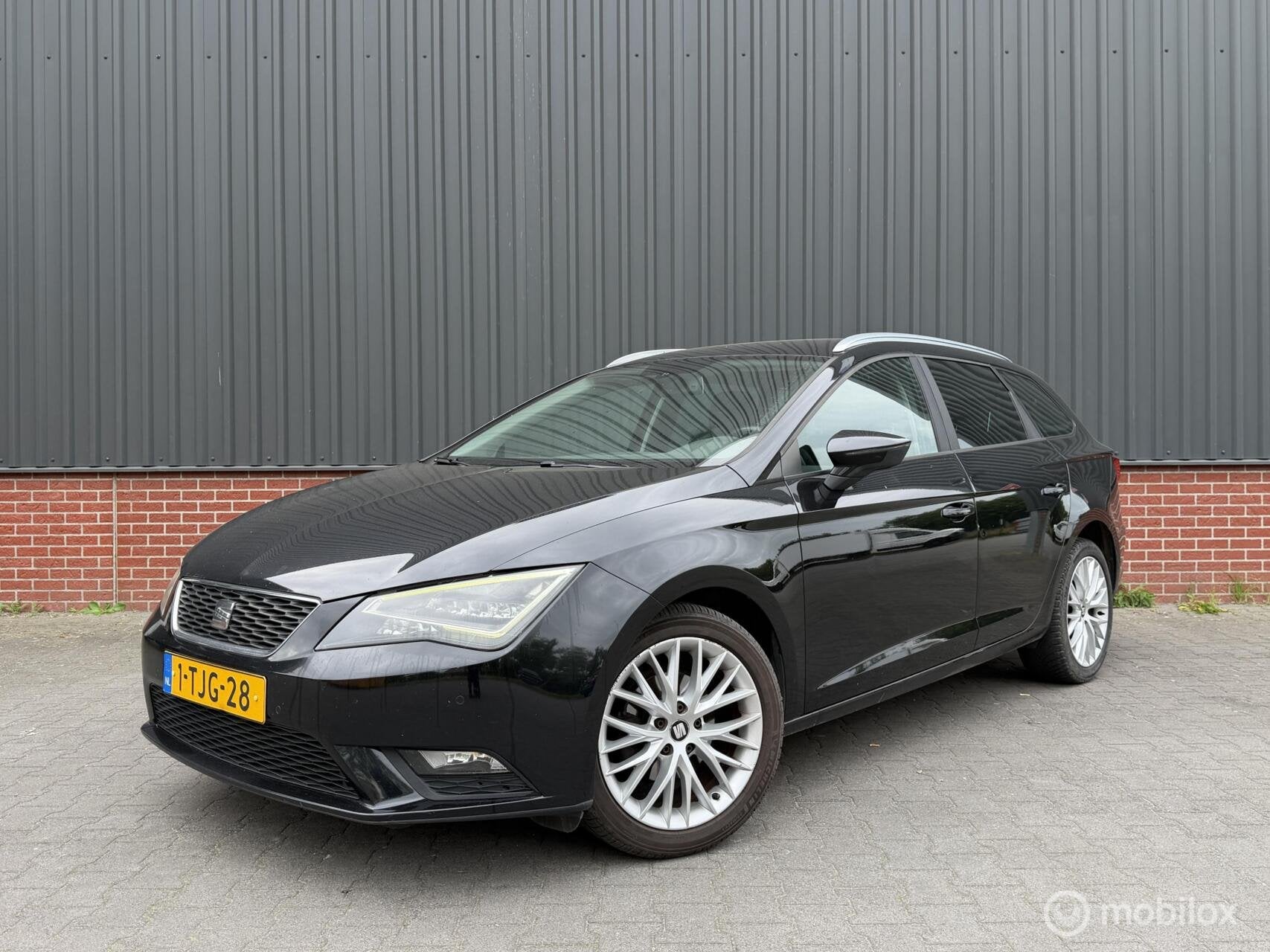 Seat Leon ST 1.2 TSI Style First Edition Navi Cruise Trekhaa, Auto's, Voorwielaandrijving, Euro 5, 1154 kg, Gebruikt