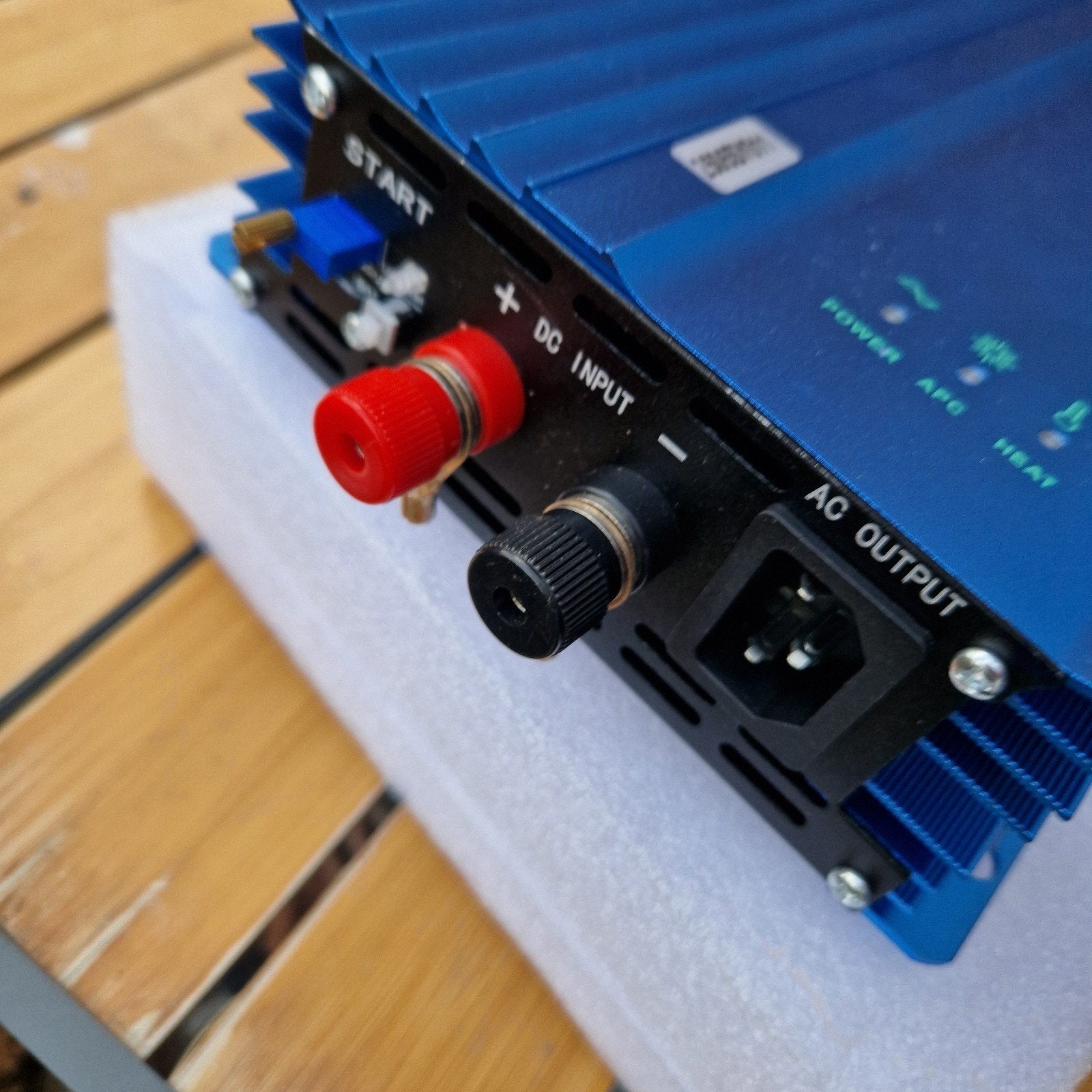 Nieuwe Grid-tie micro-omvormer 500W – 12V / 230V – compleet, Ophalen of Verzenden